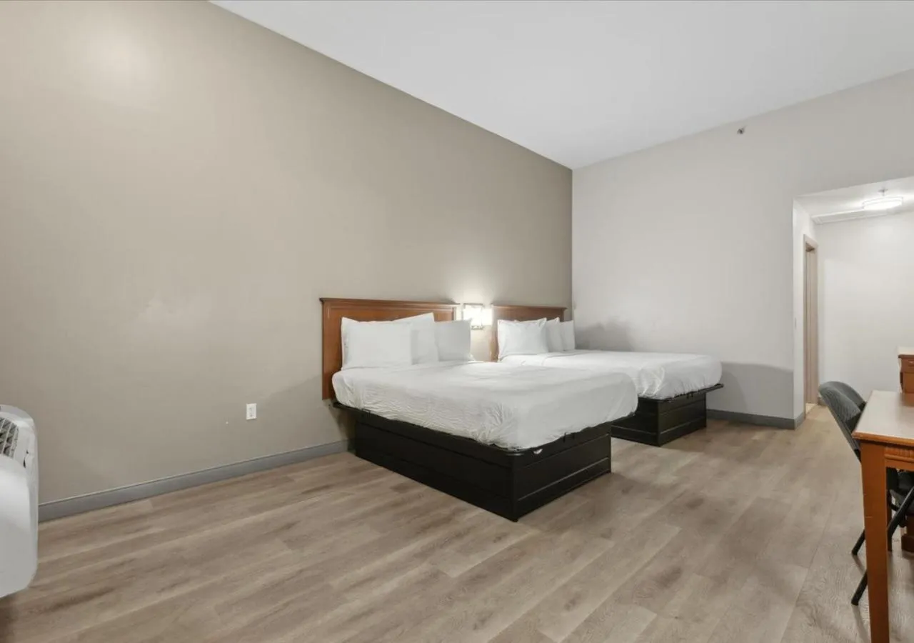 Bedroom, Bed in Edison Motor Lodge