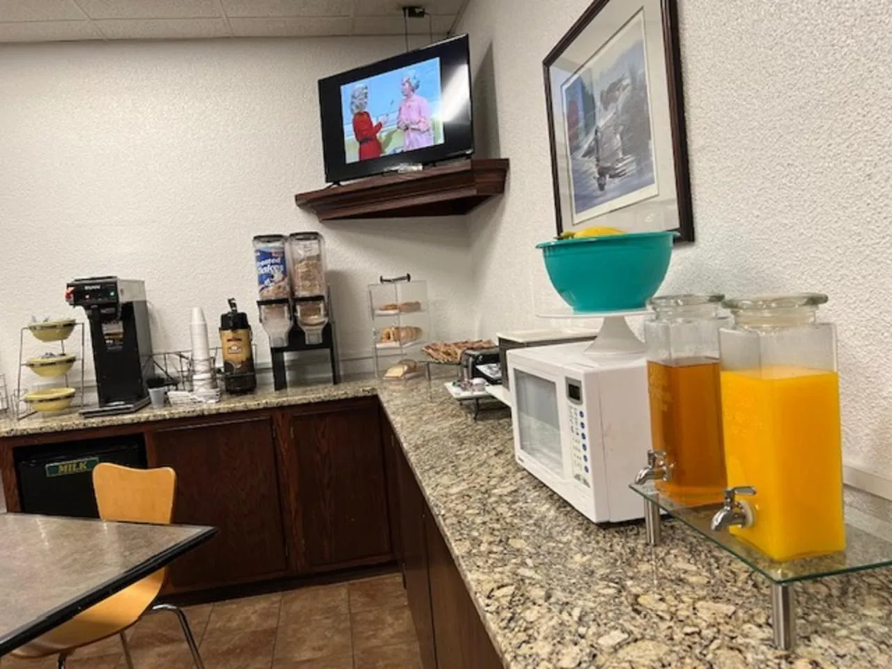 Food in Posh Inn & Suites