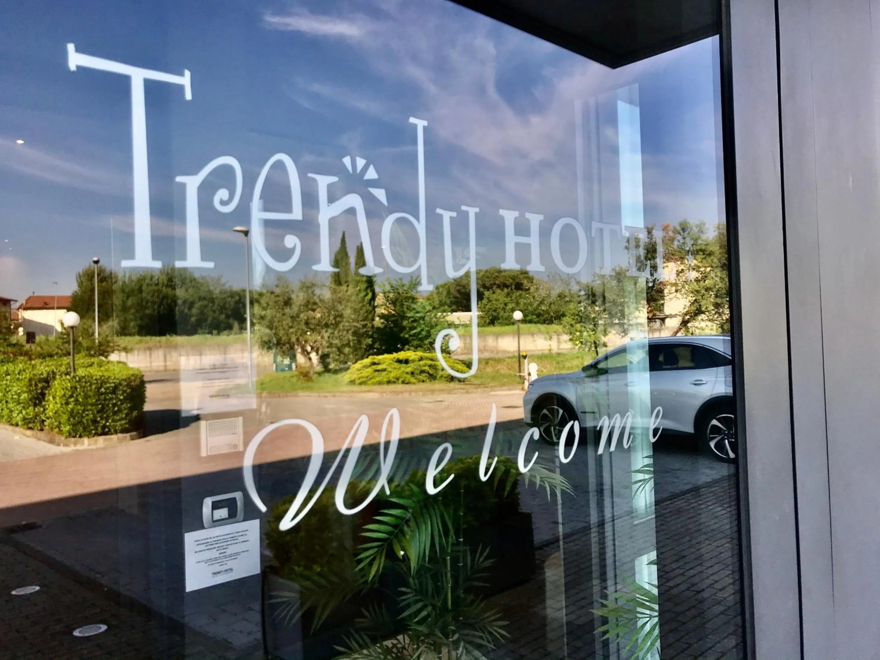 Text overlay in Hotel Ristorante Trendy