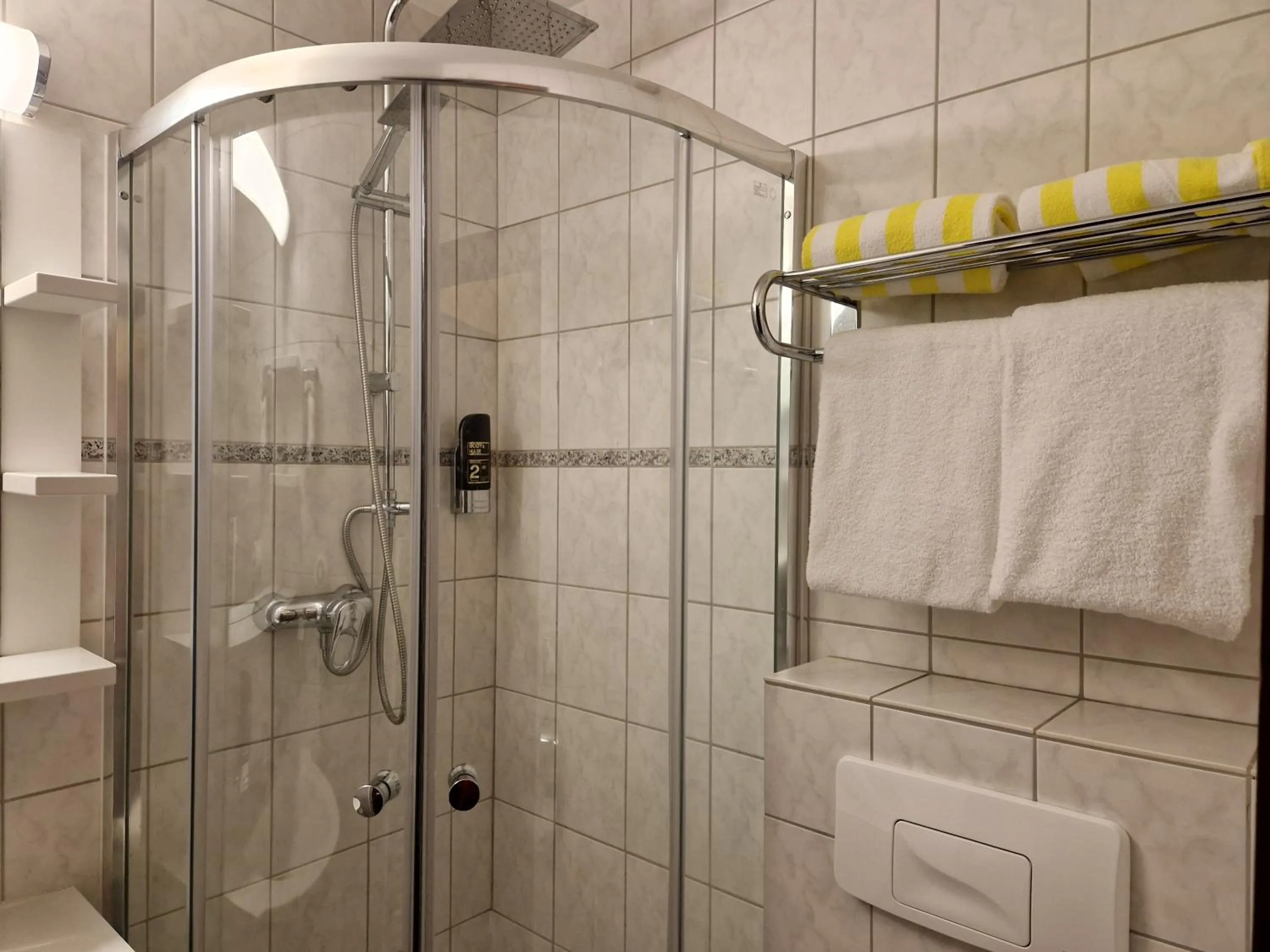 Bathroom in Hotel Paidion