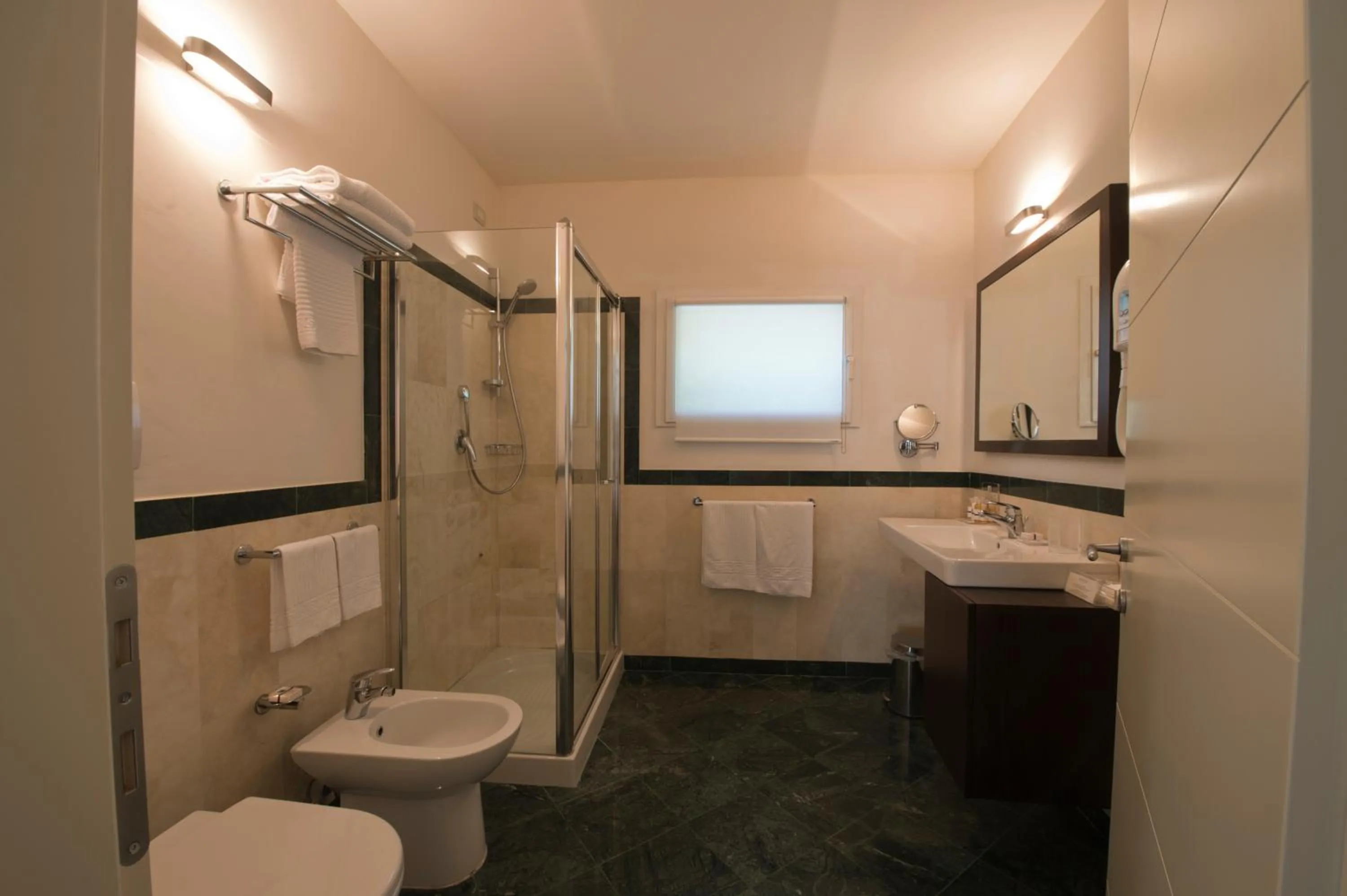 Shower in Eden Rock Resort