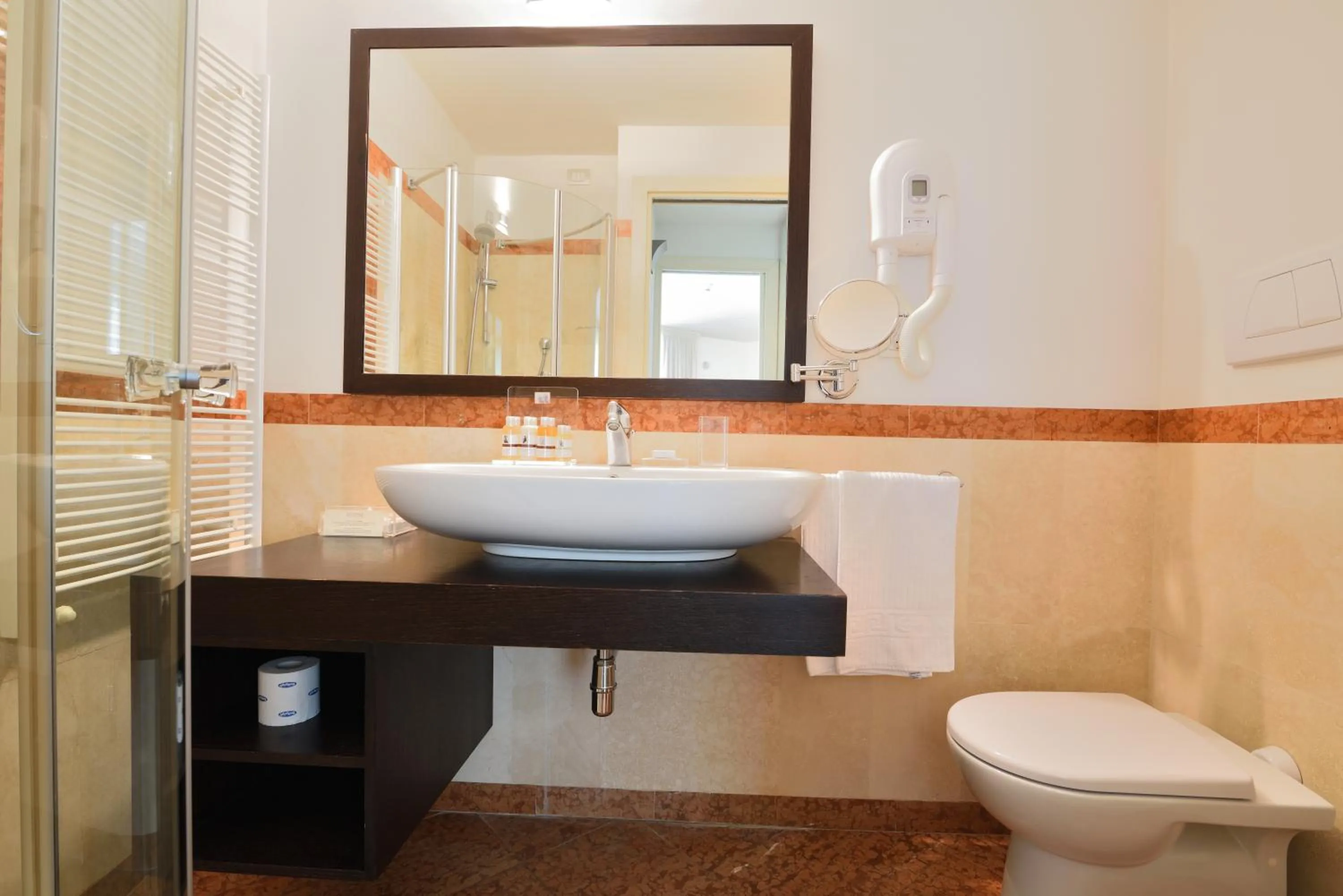 Shower in Eden Rock Resort