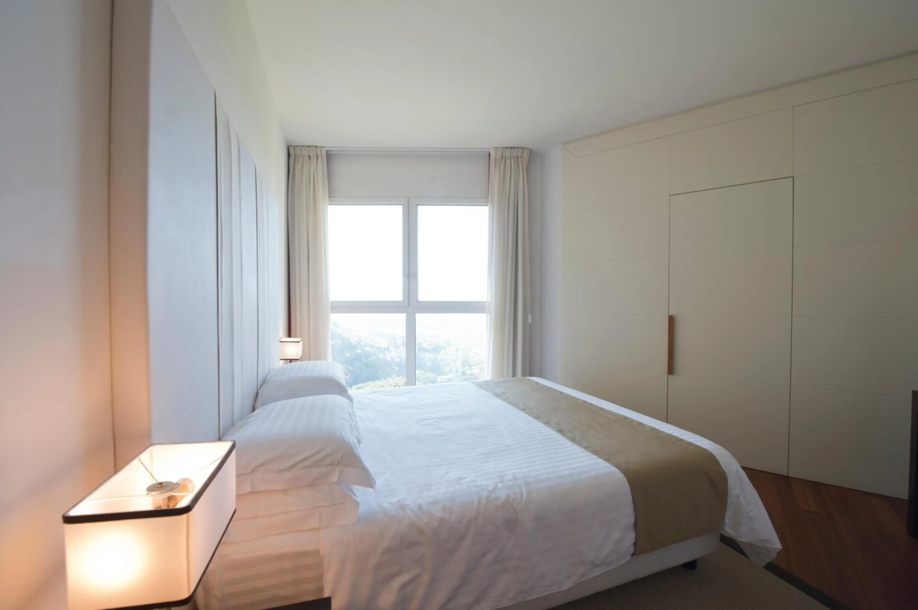 Bedroom, Bed in Eden Rock Resort