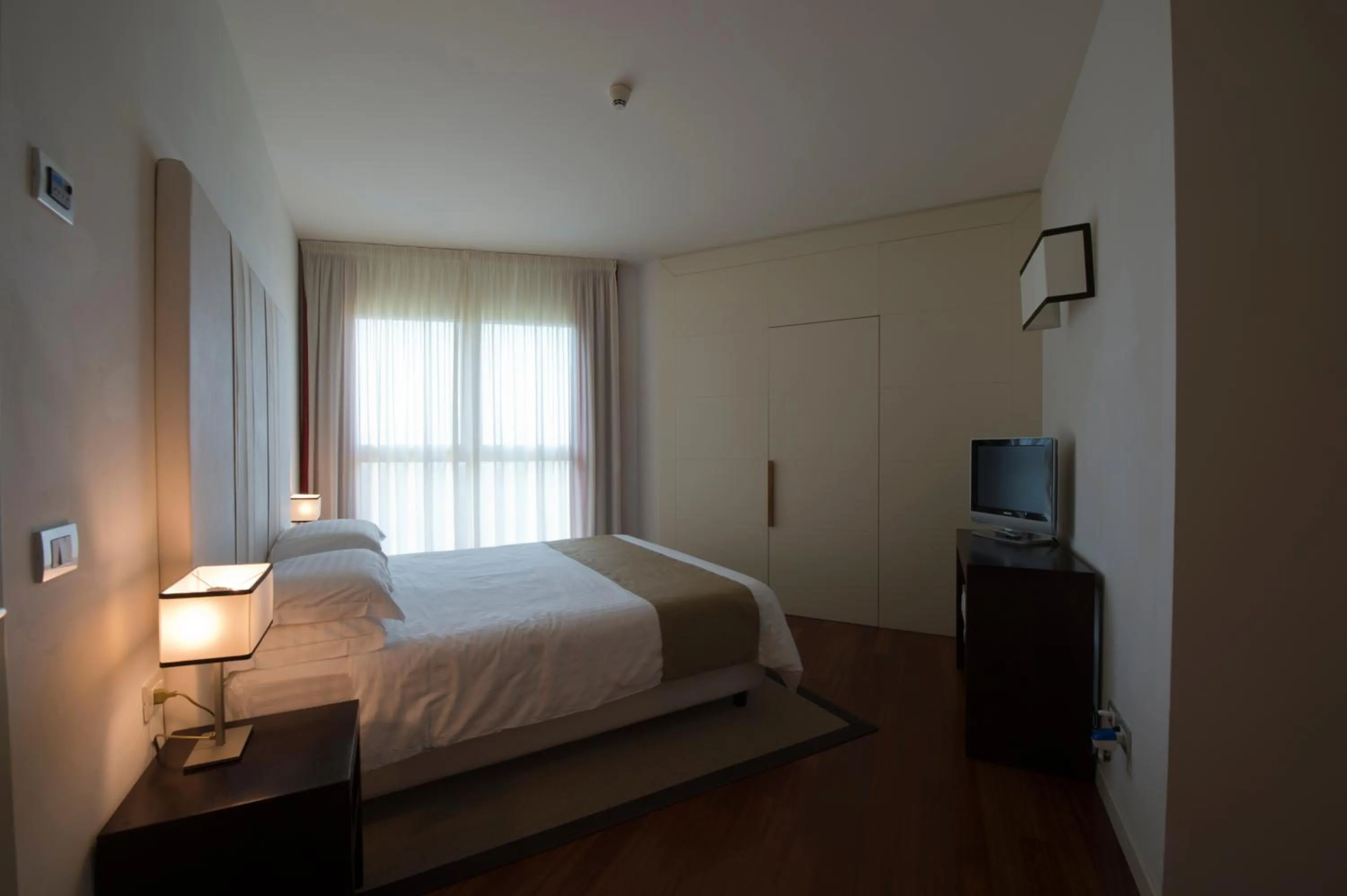 Bedroom, Bed in Eden Rock Resort