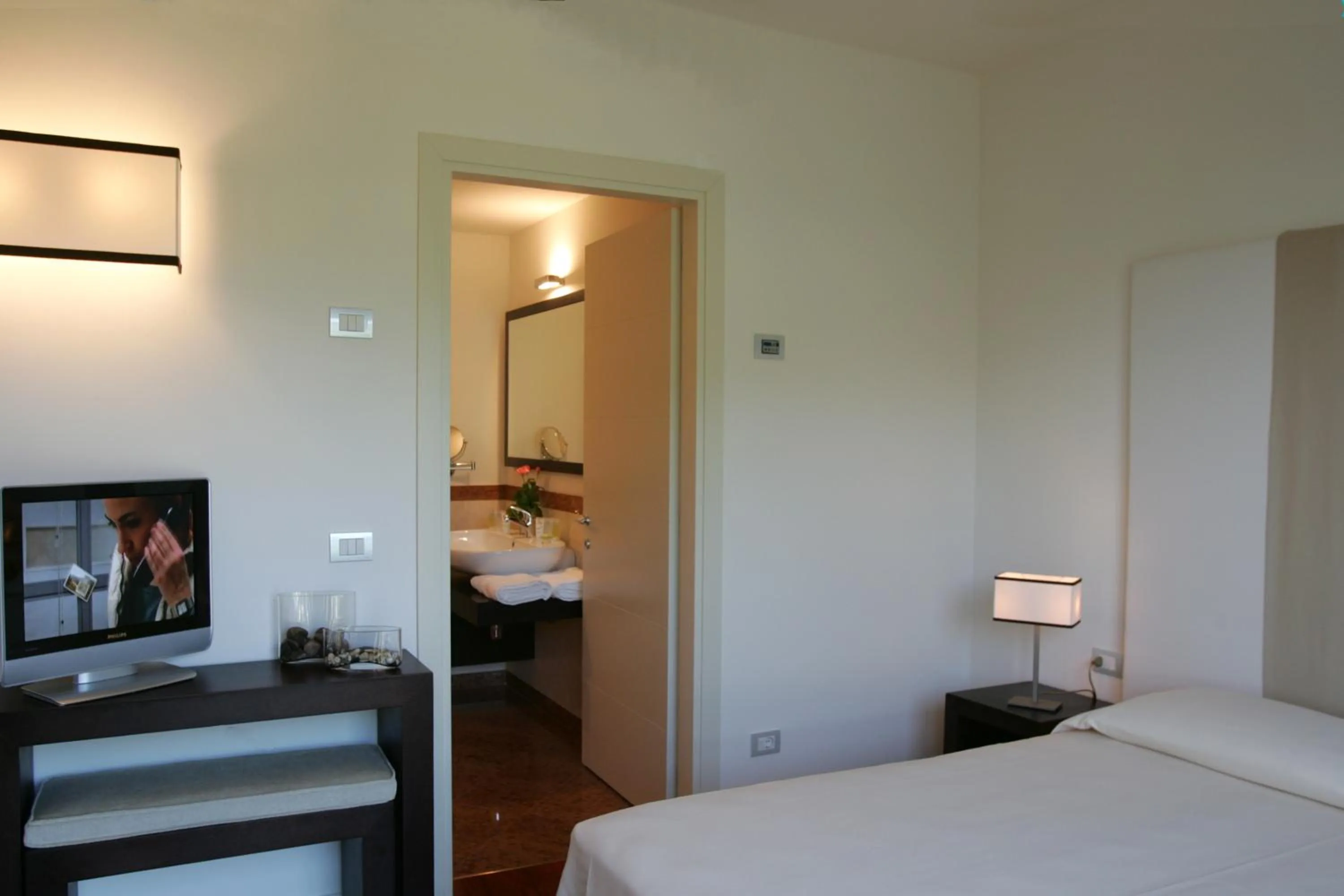 Bedroom, Bed in Eden Rock Resort