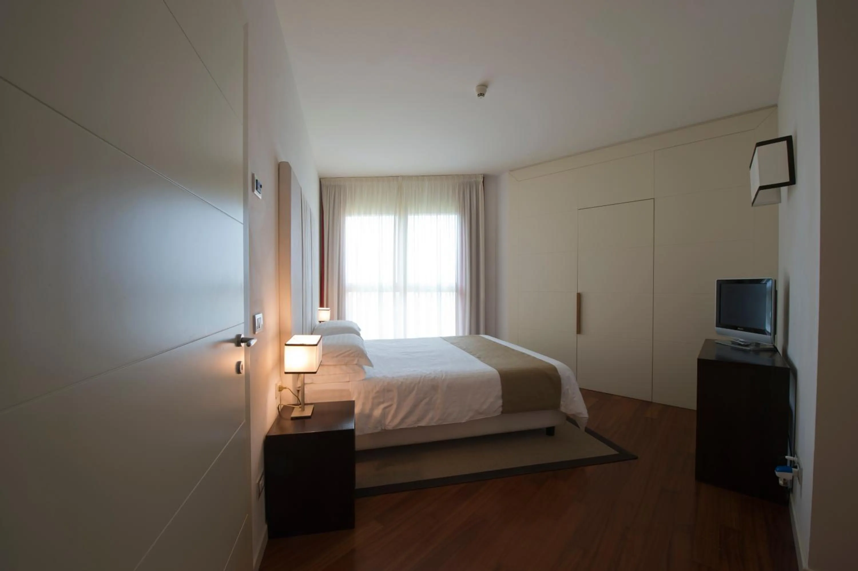 Bedroom, Bed in Eden Rock Resort