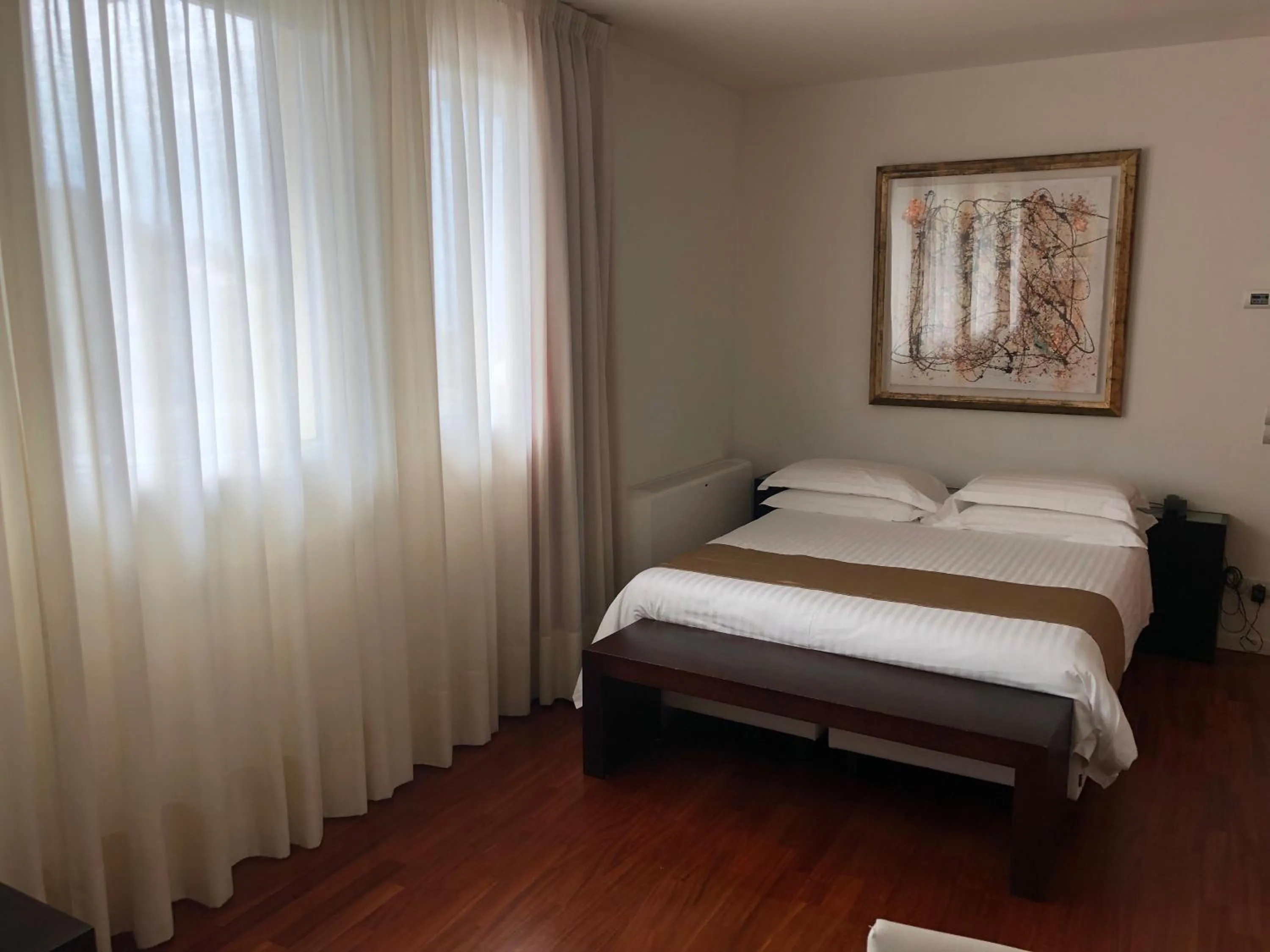 Bedroom, Bed in Eden Rock Resort