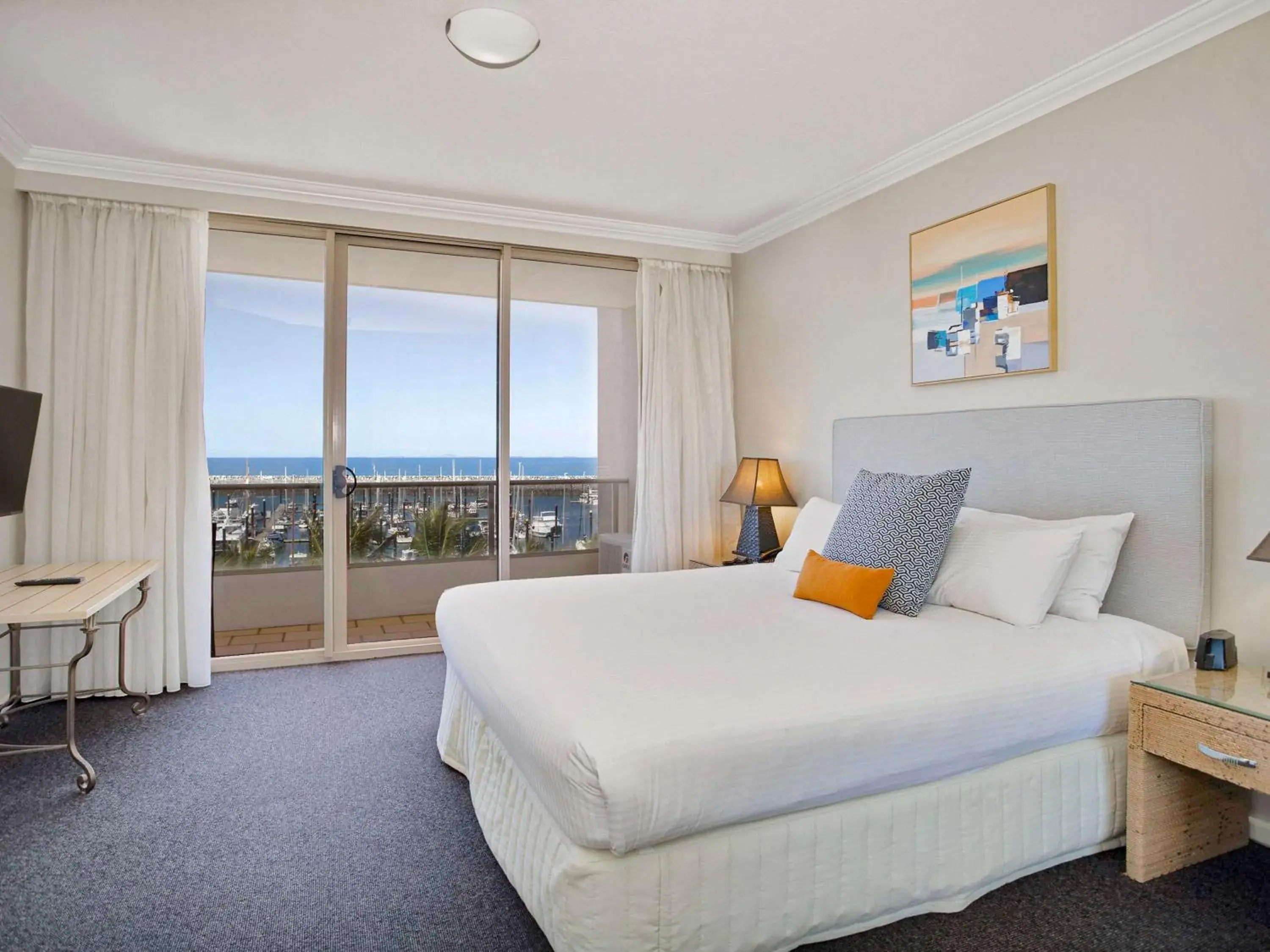 Deluxe King Spa Suite with One King Bed in Mantra Mackay Deluxe King Spa Suite with One King Bed in Mantra Mackay