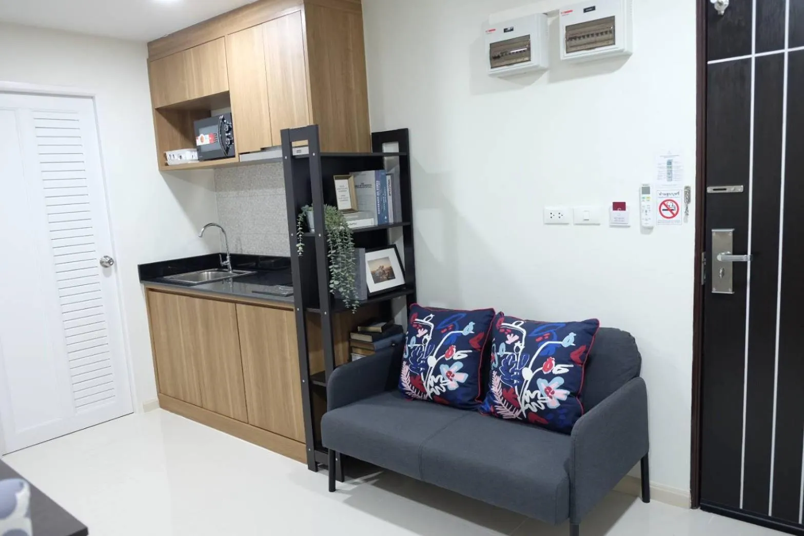 Kitchen or kitchenette in Christella Hotel Laemchabang