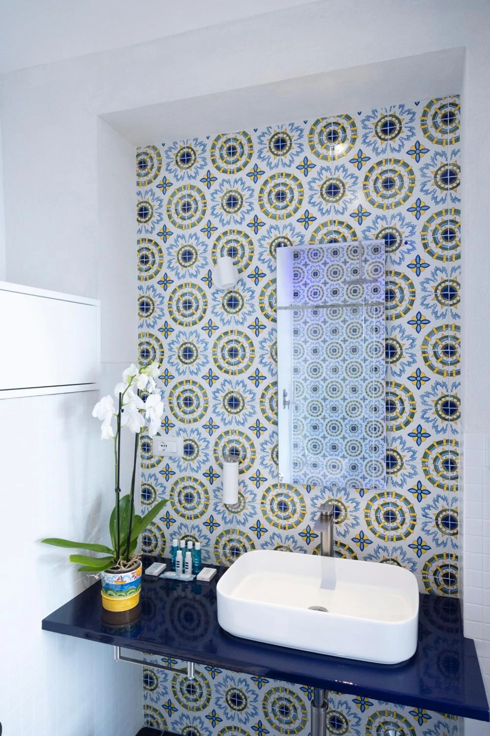 Bathroom in Decori Suites Amalfi Coast - Free Parking