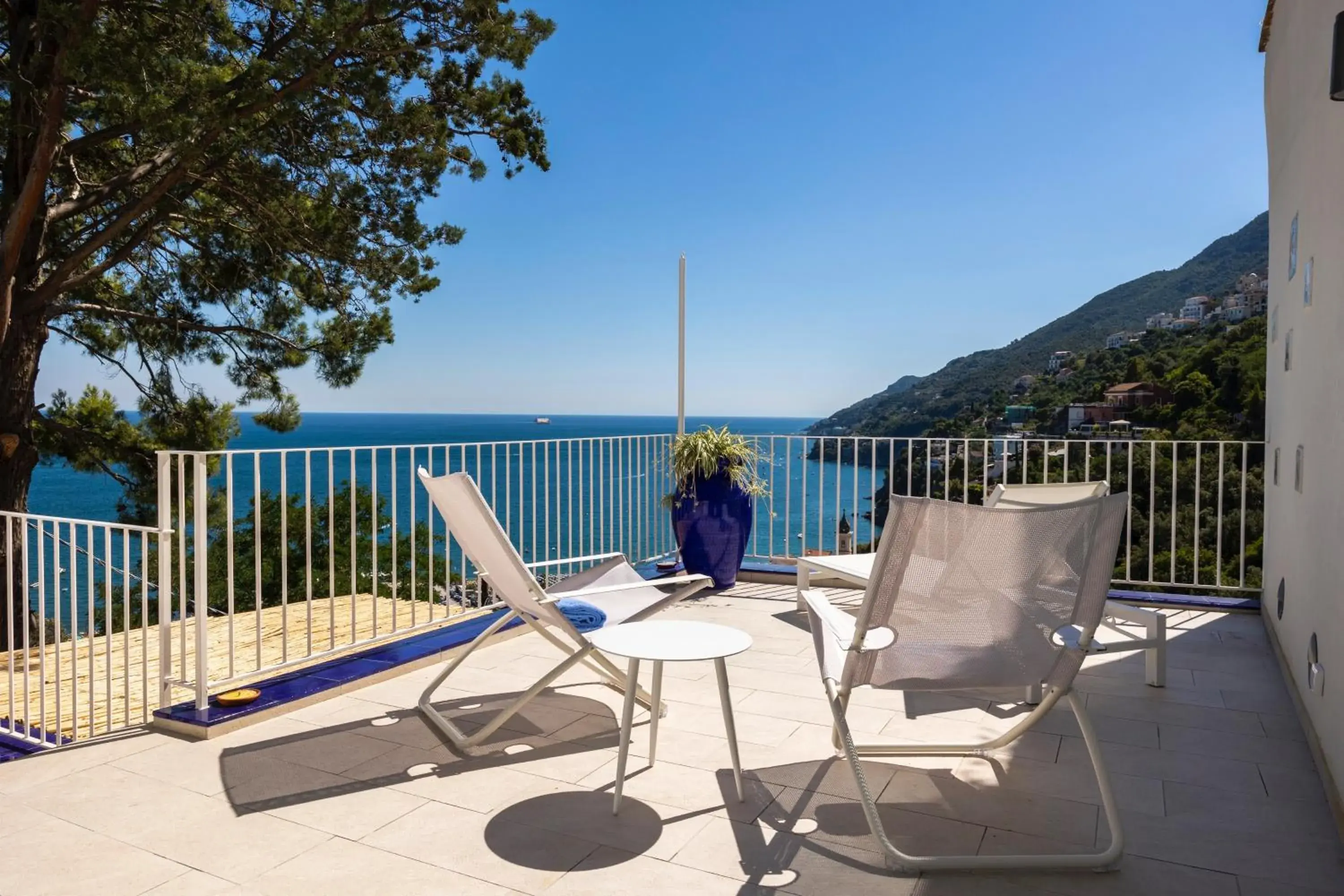Superior Suite with Sea View in Decori Suites Amalfi Coast - Free Parking Superior Suite with Sea View in Decori Suites Amalfi Coast - Free Parking