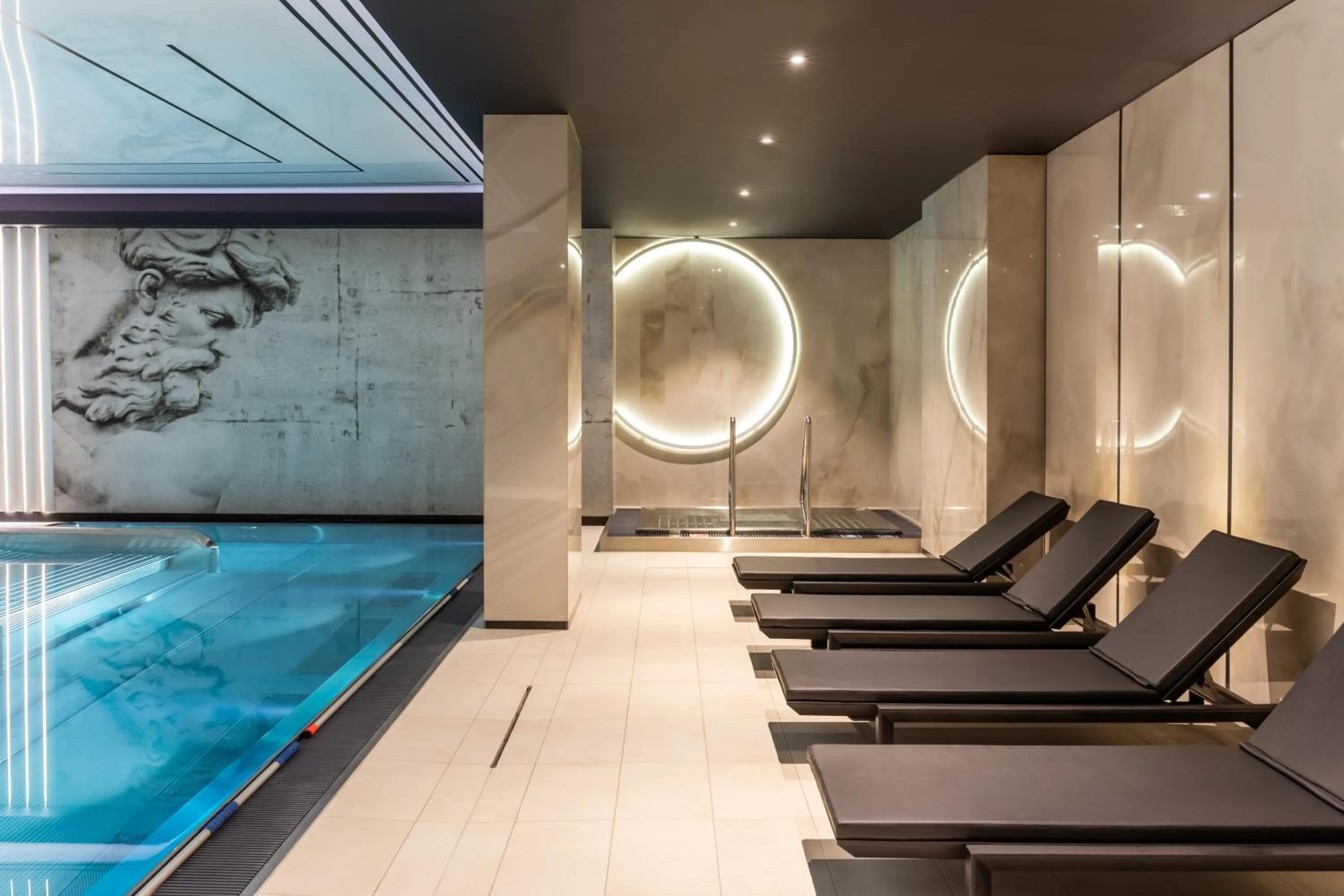 Swimming pool in Radisson RED Gdansk, Wyspa Spichrzów