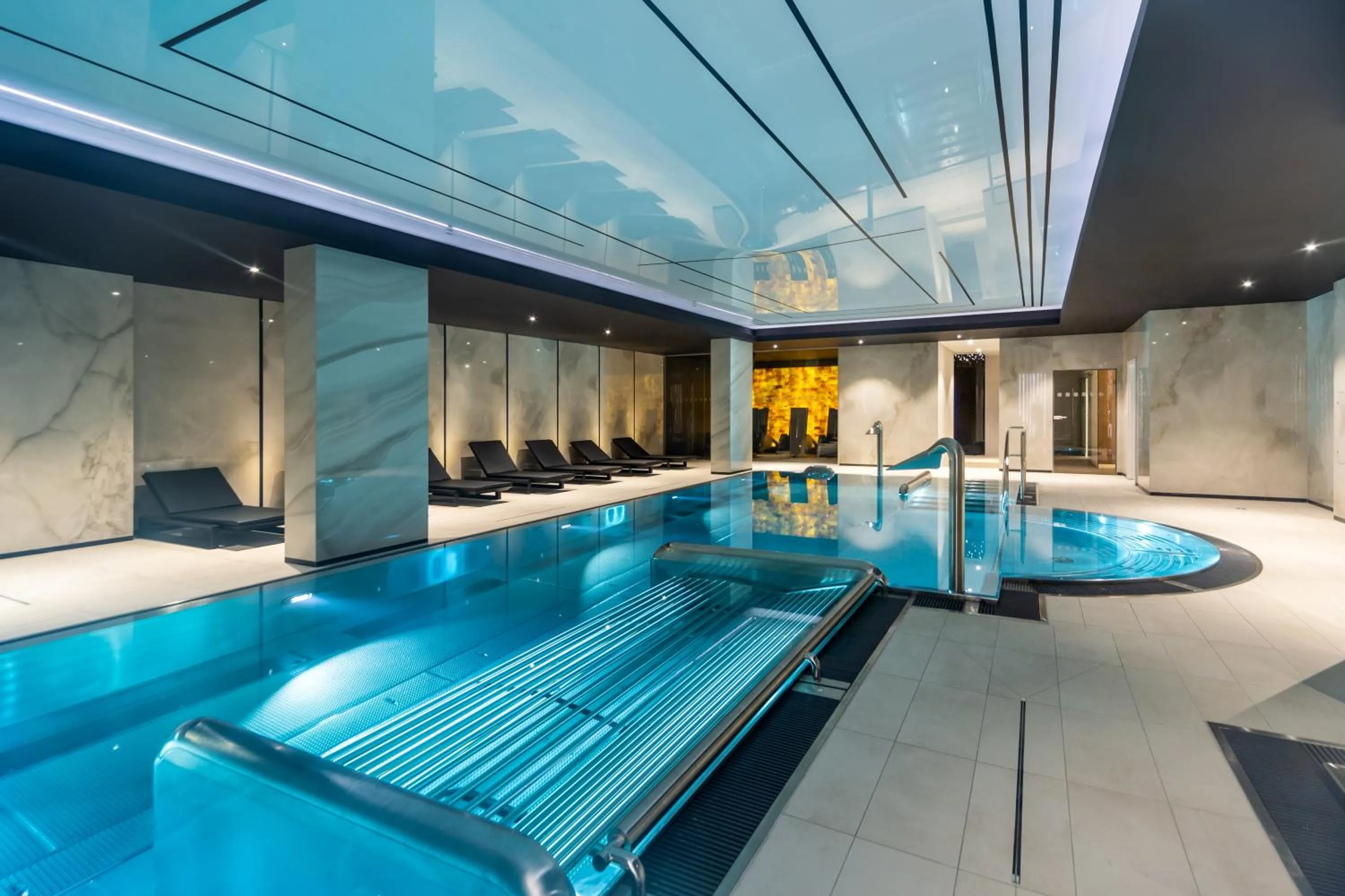 Swimming pool in Radisson RED Gdansk, Wyspa Spichrzów