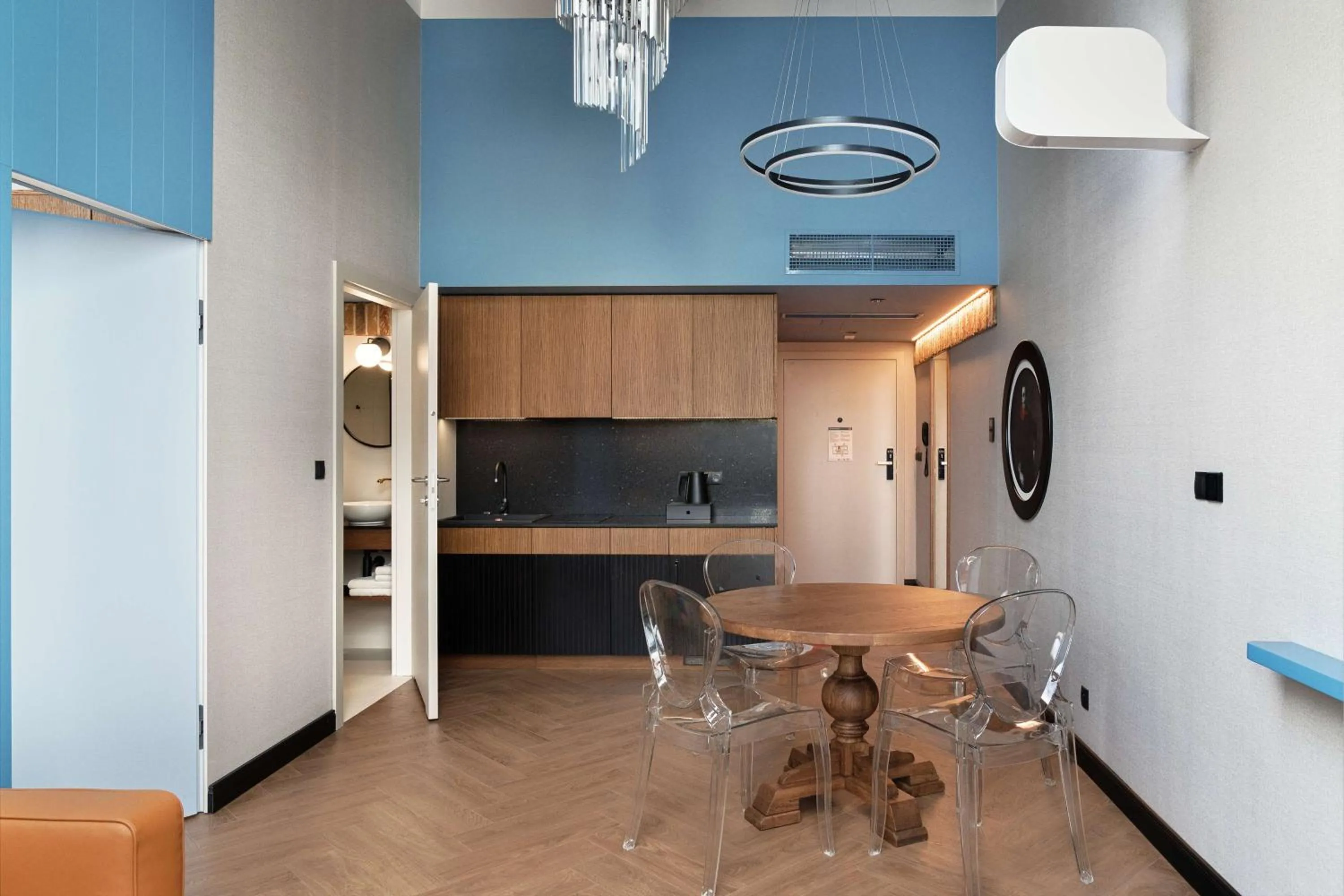 Kitchen or kitchenette in Radisson RED Gdansk, Wyspa Spichrzów