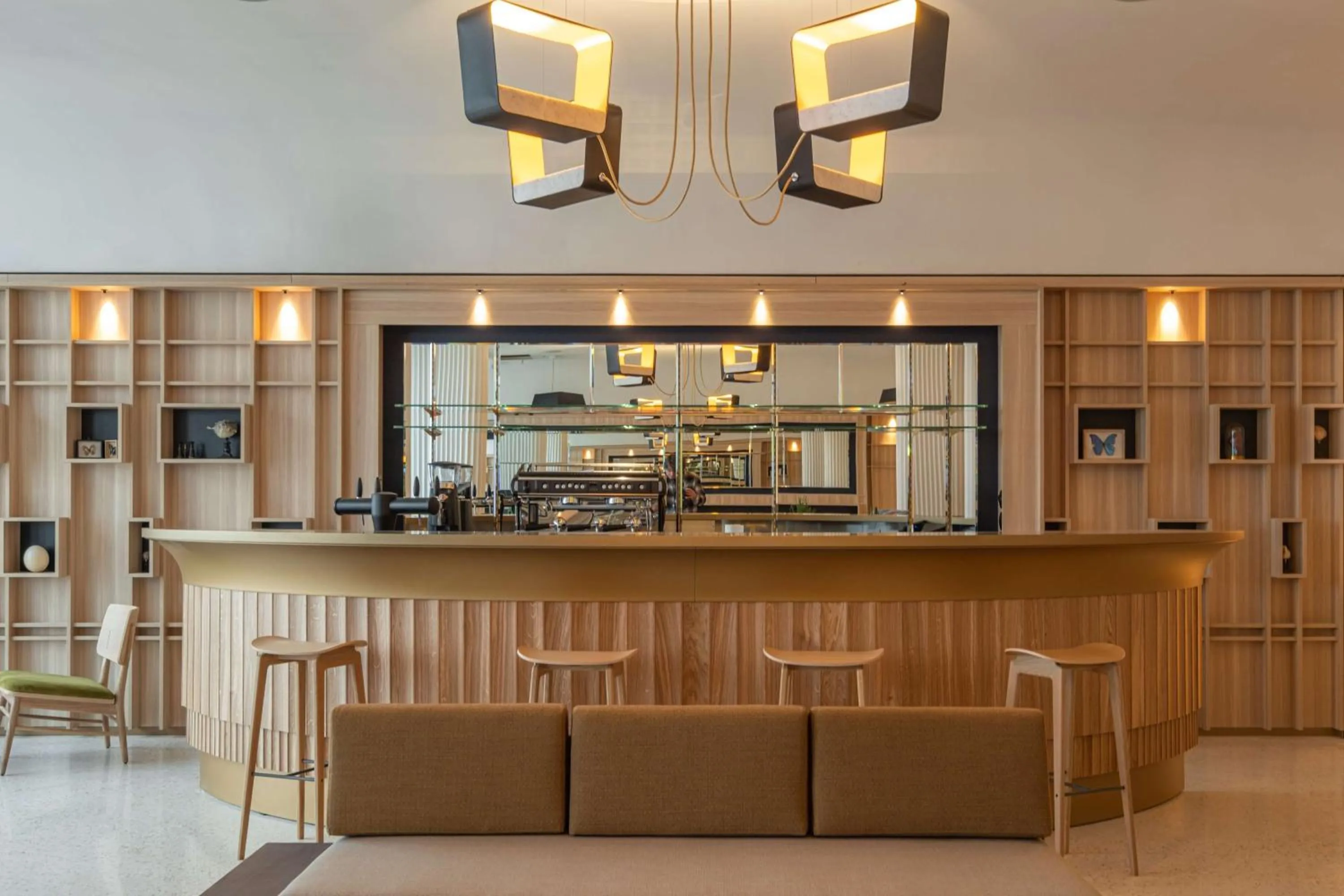 Lounge or bar in Radisson Blu Grand Hotel & Spa, Malo-Les-Bains