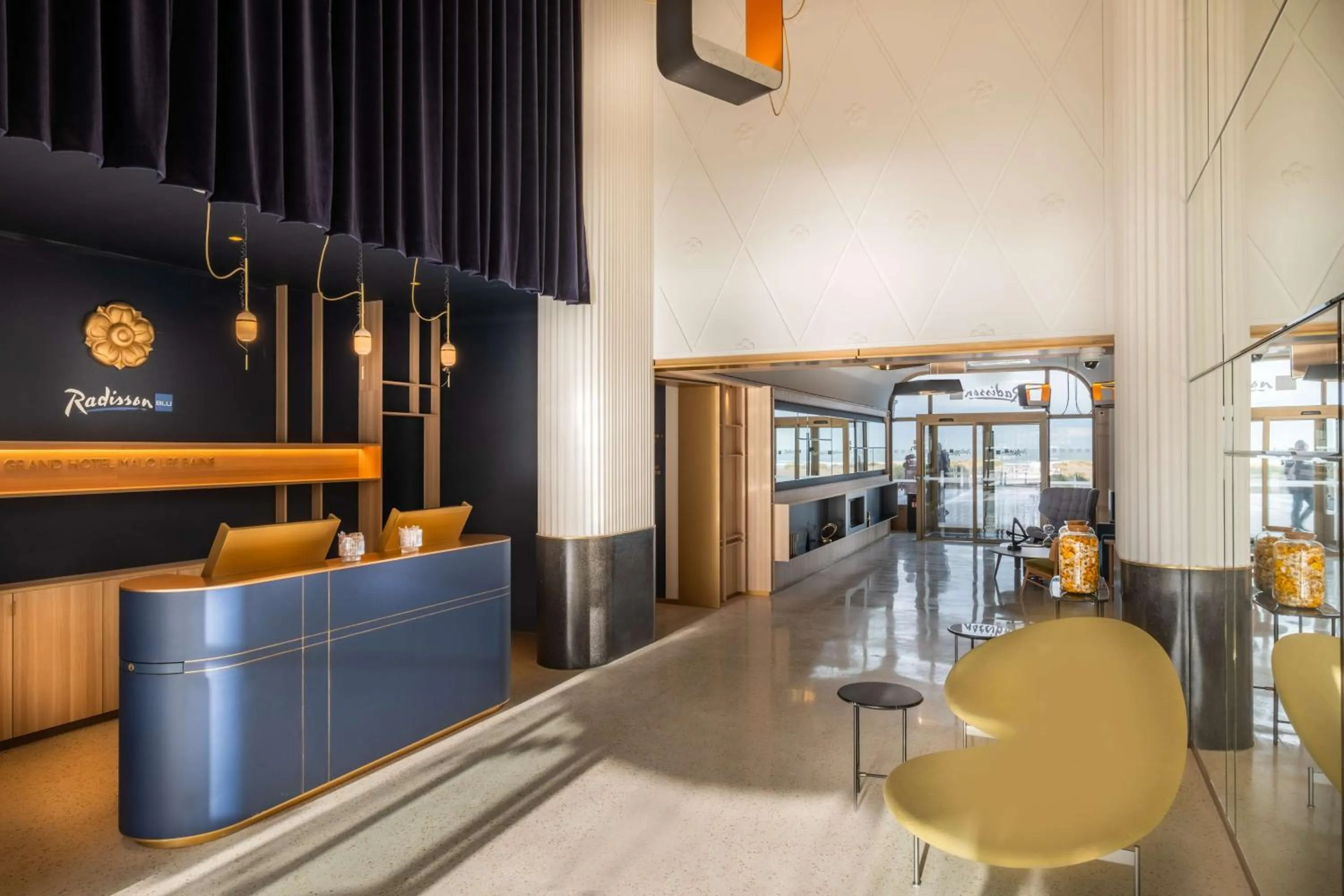 Lobby or reception in Radisson Blu Grand Hotel & Spa, Malo-Les-Bains