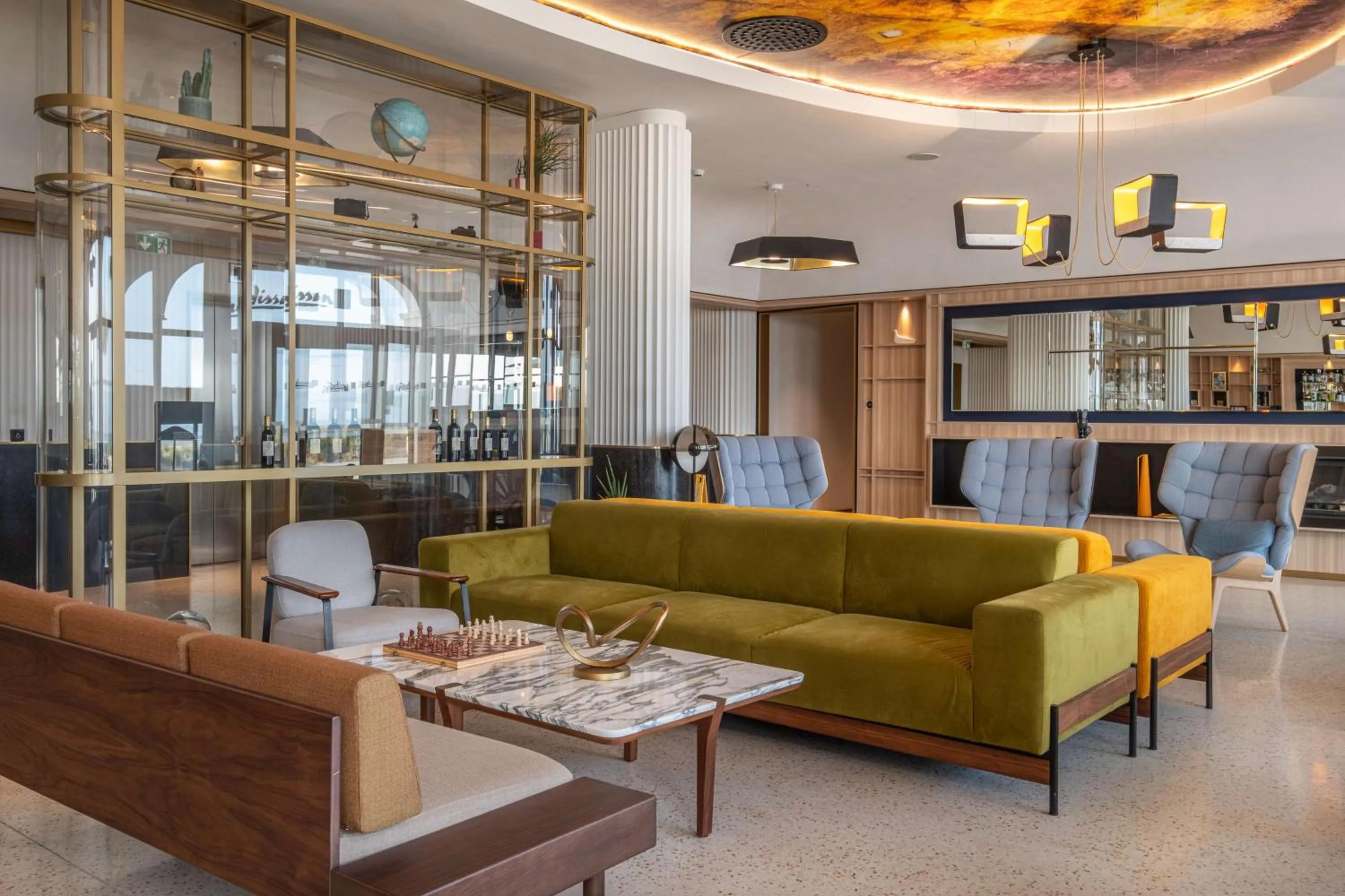 Lounge or bar in Radisson Blu Grand Hotel & Spa, Malo-Les-Bains