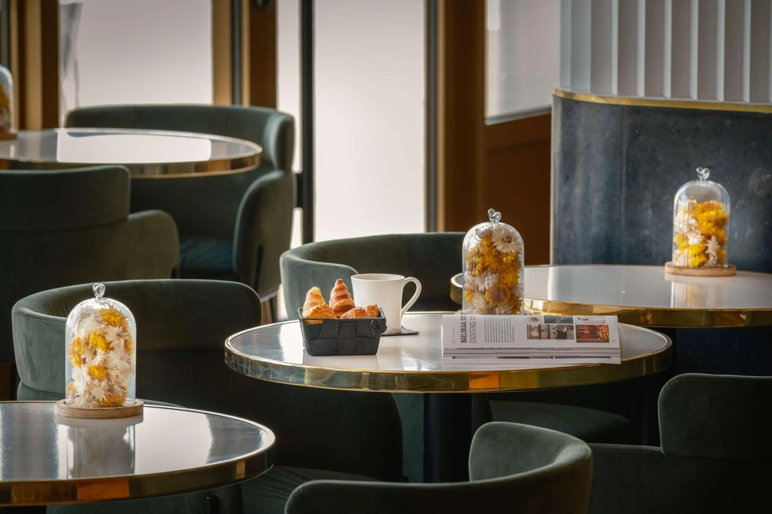 Lounge or bar in Radisson Blu Grand Hotel & Spa, Malo-Les-Bains