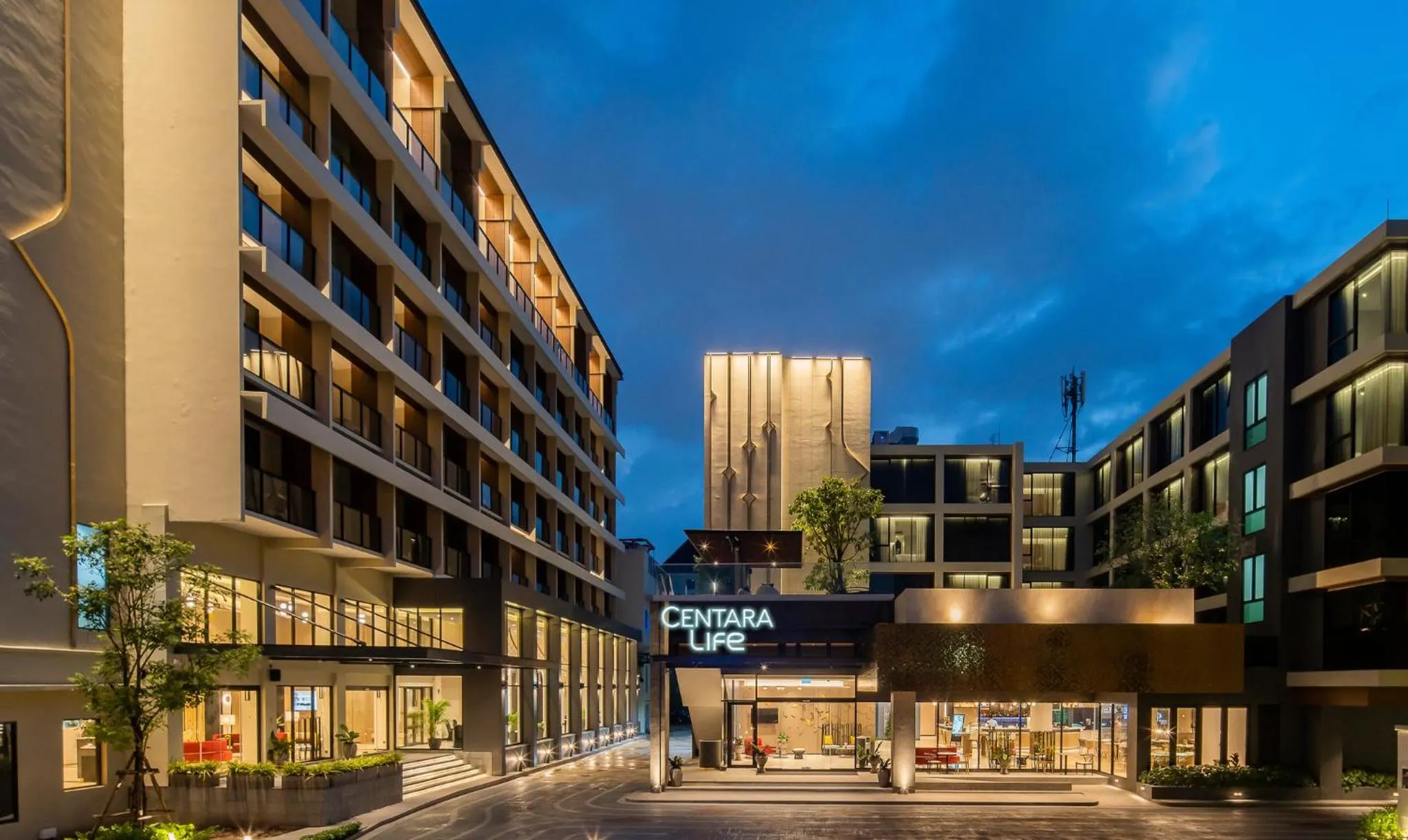 Property building in Centara Life Hotel Bangkok Phra Nakhon