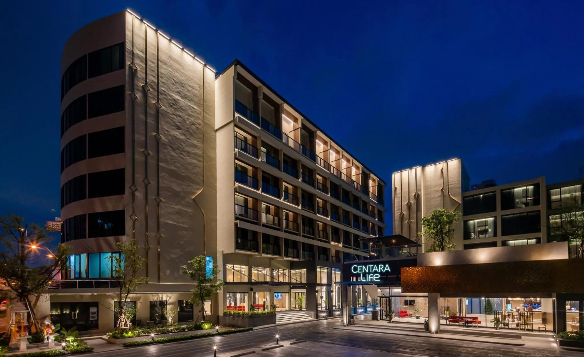 Property building in Centara Life Hotel Bangkok Phra Nakhon