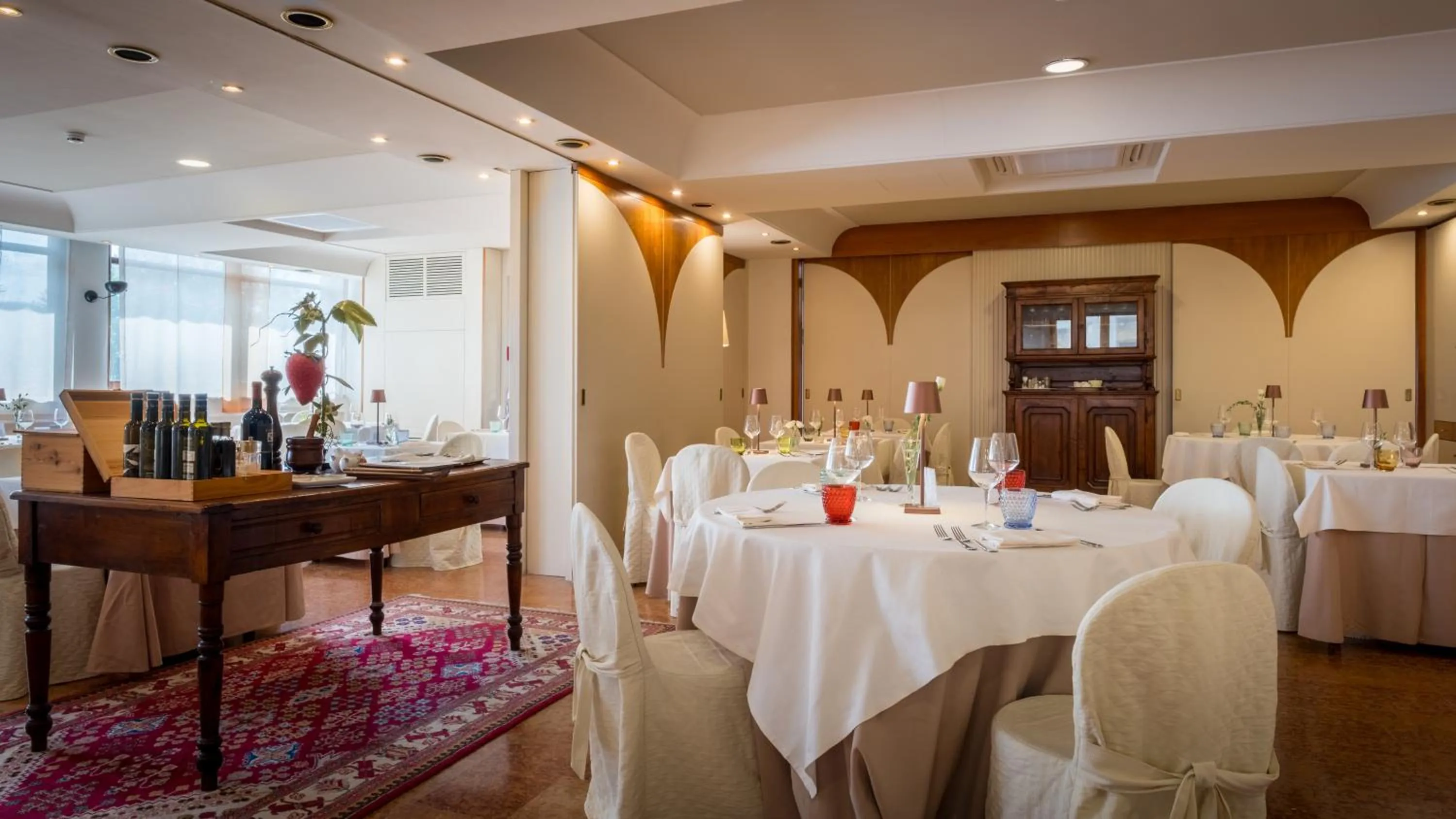 Restaurant/places to eat in Hotel Umbria