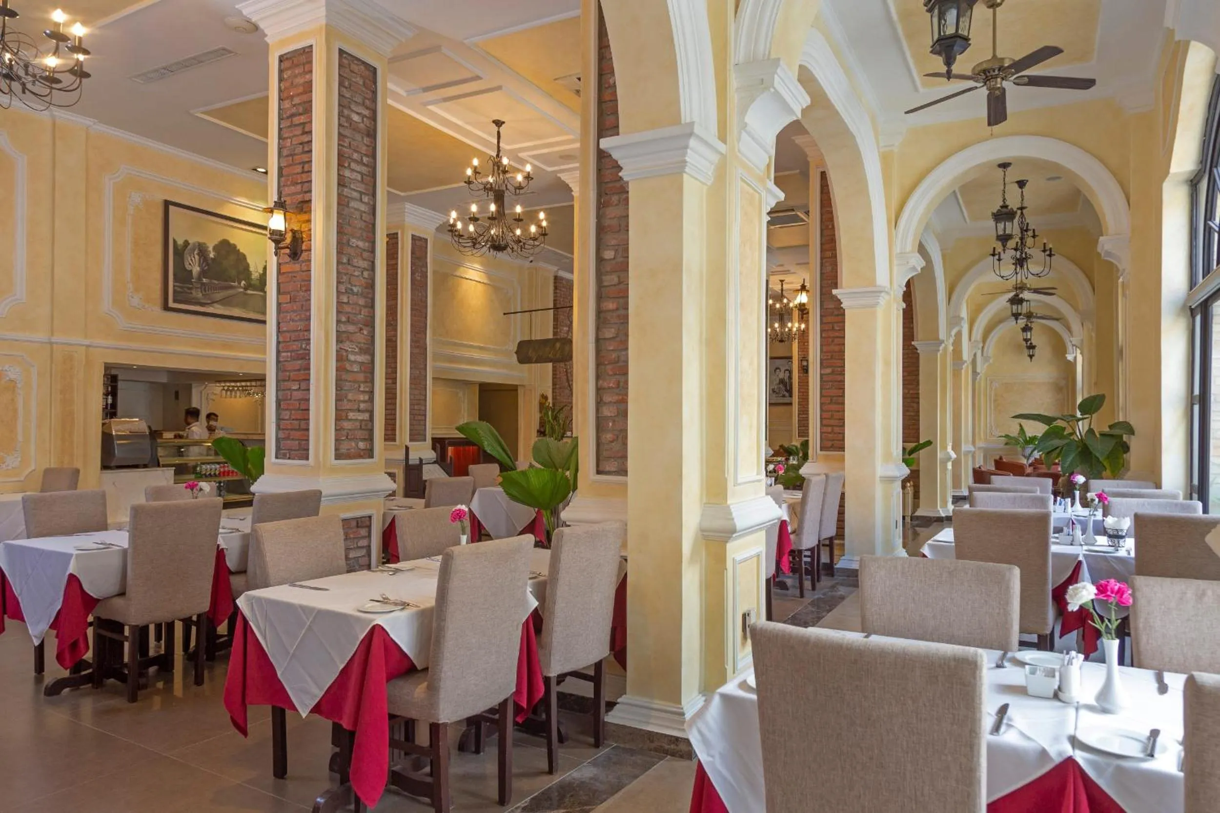 Restaurant/places to eat in Anik Boutique Hotel