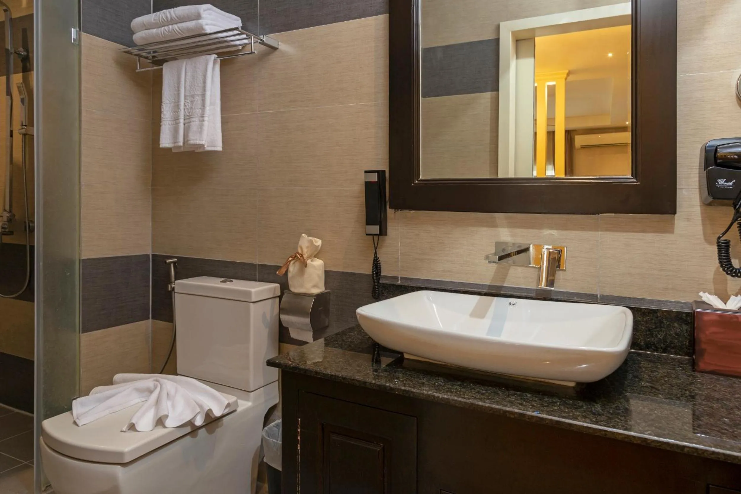 Toilet in Anik Boutique Hotel