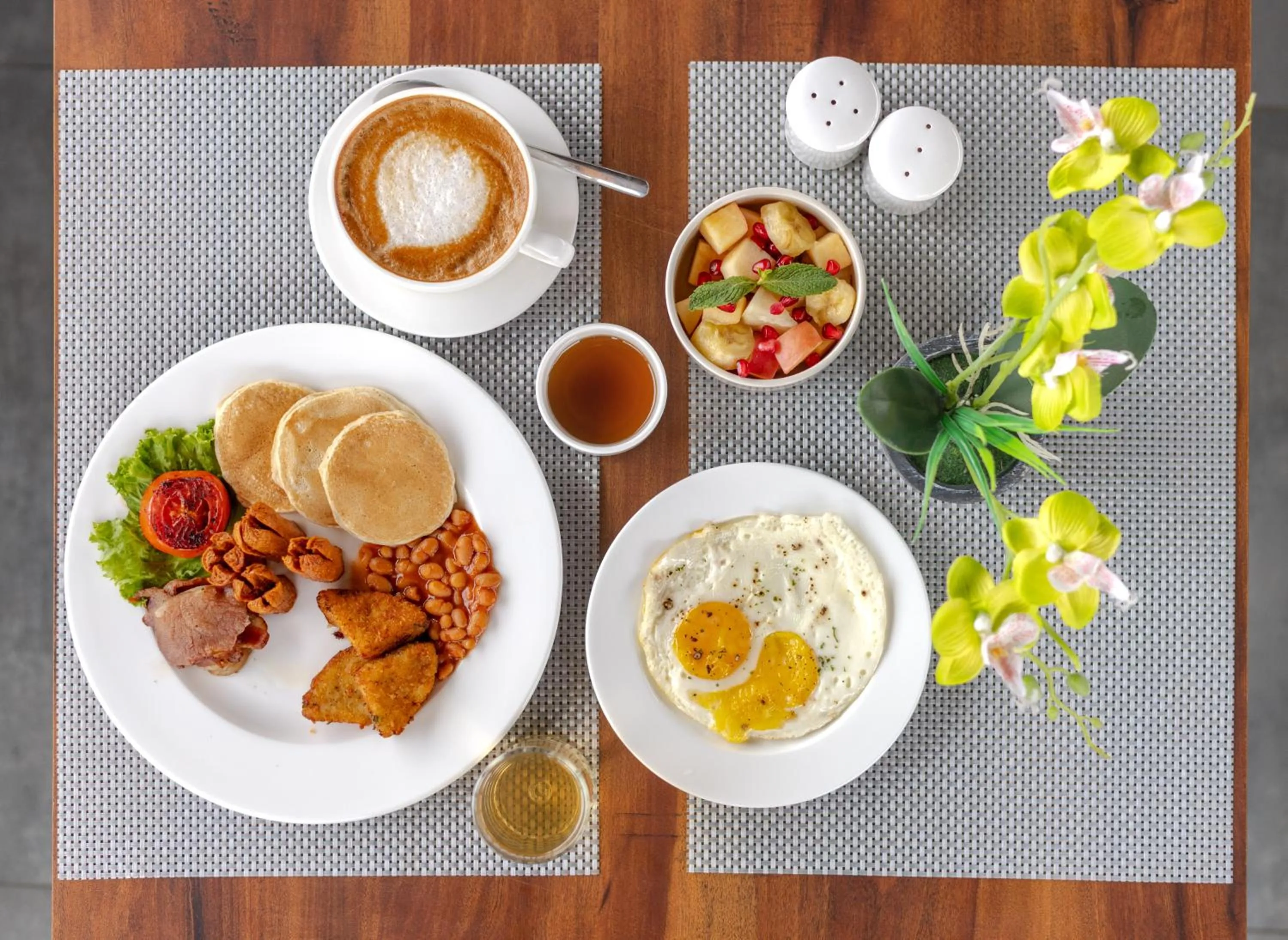 Restaurant/places to eat in Mila Hotel