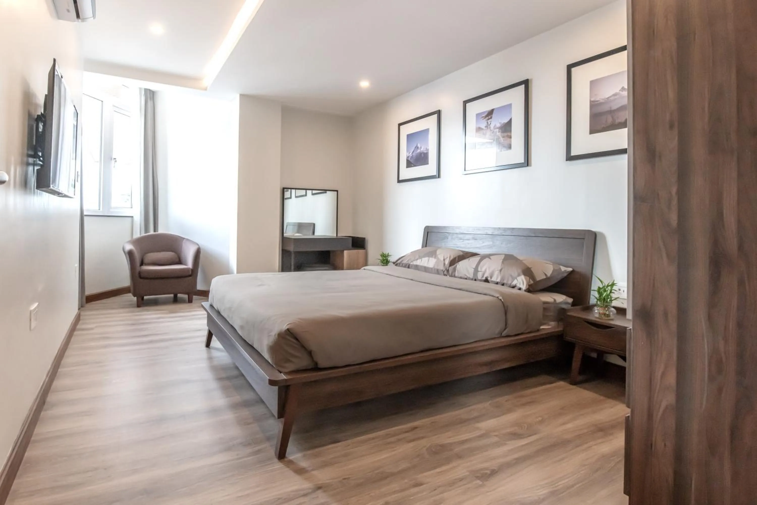 TV and multimedia, Bed in Mila Hotel