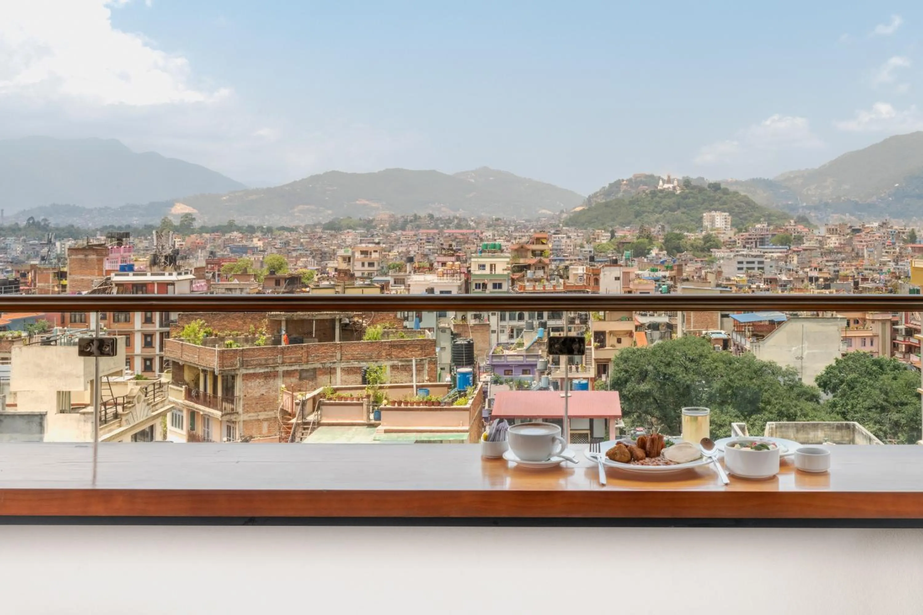 Restaurant/places to eat in Mila Hotel