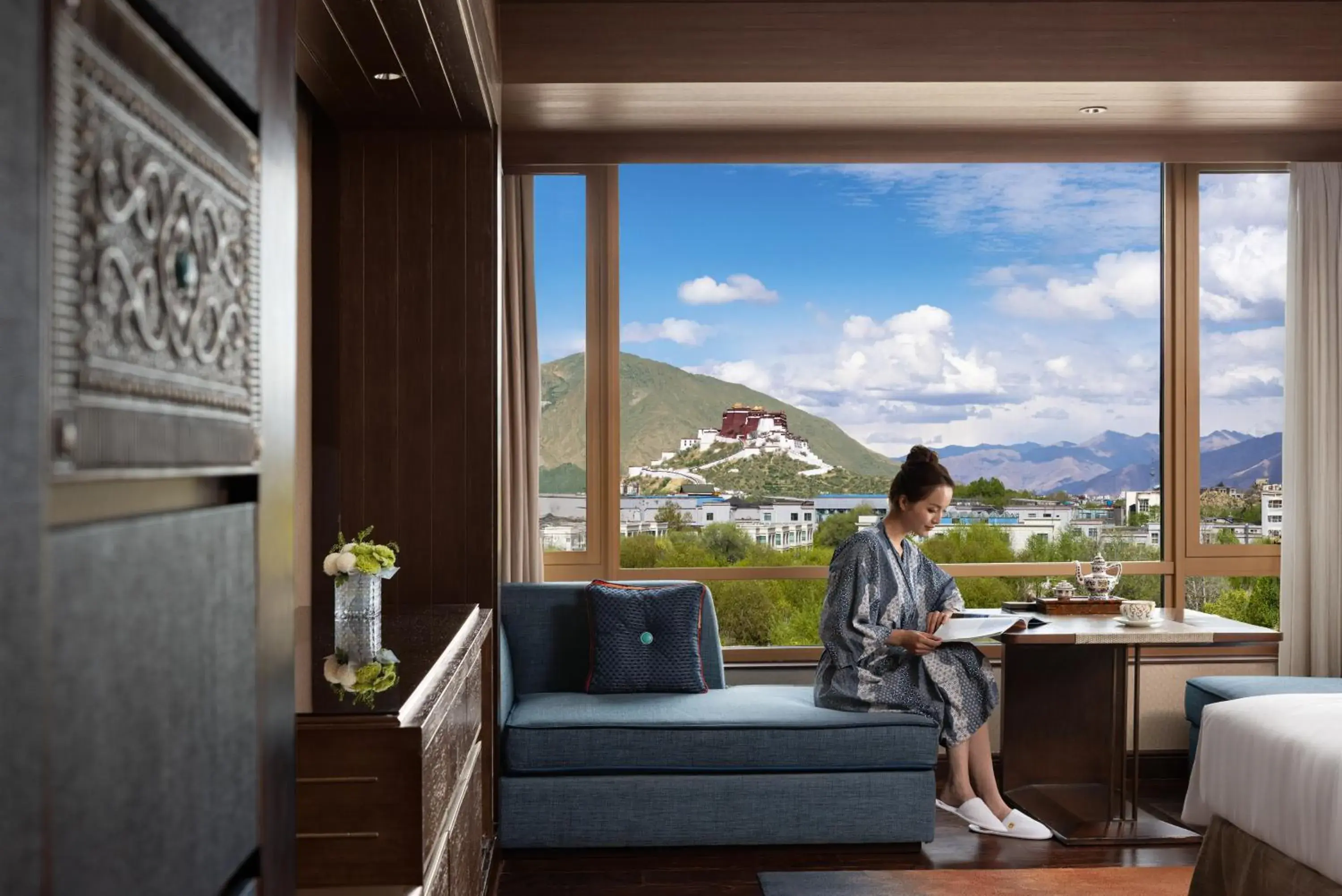 Horizon Club King Room with Potala View - single occupancy in Shangri-La Lhasa Horizon Club King Room with Potala View - single occupancy in Shangri-La Lhasa