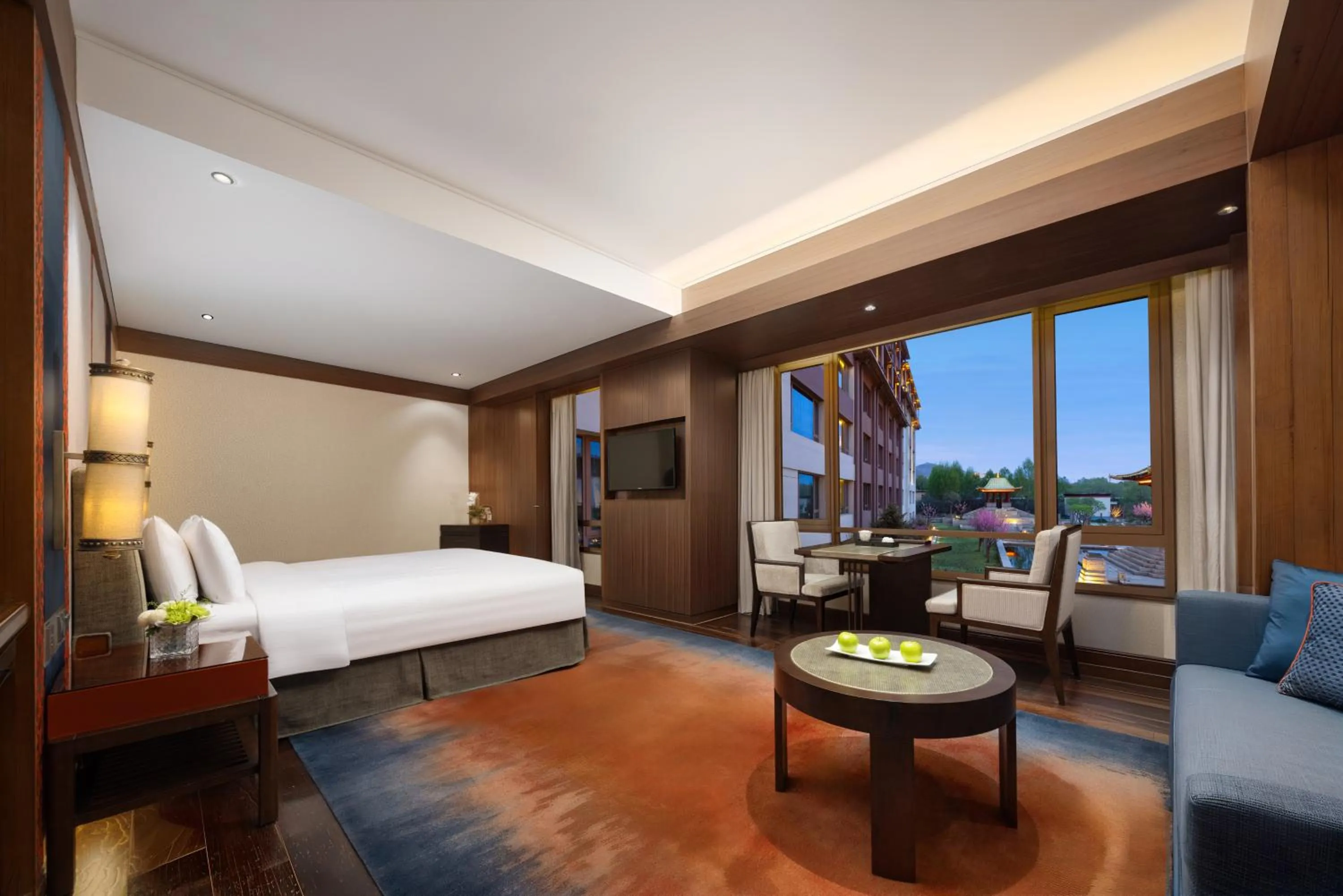 Bed in Shangri-La Lhasa