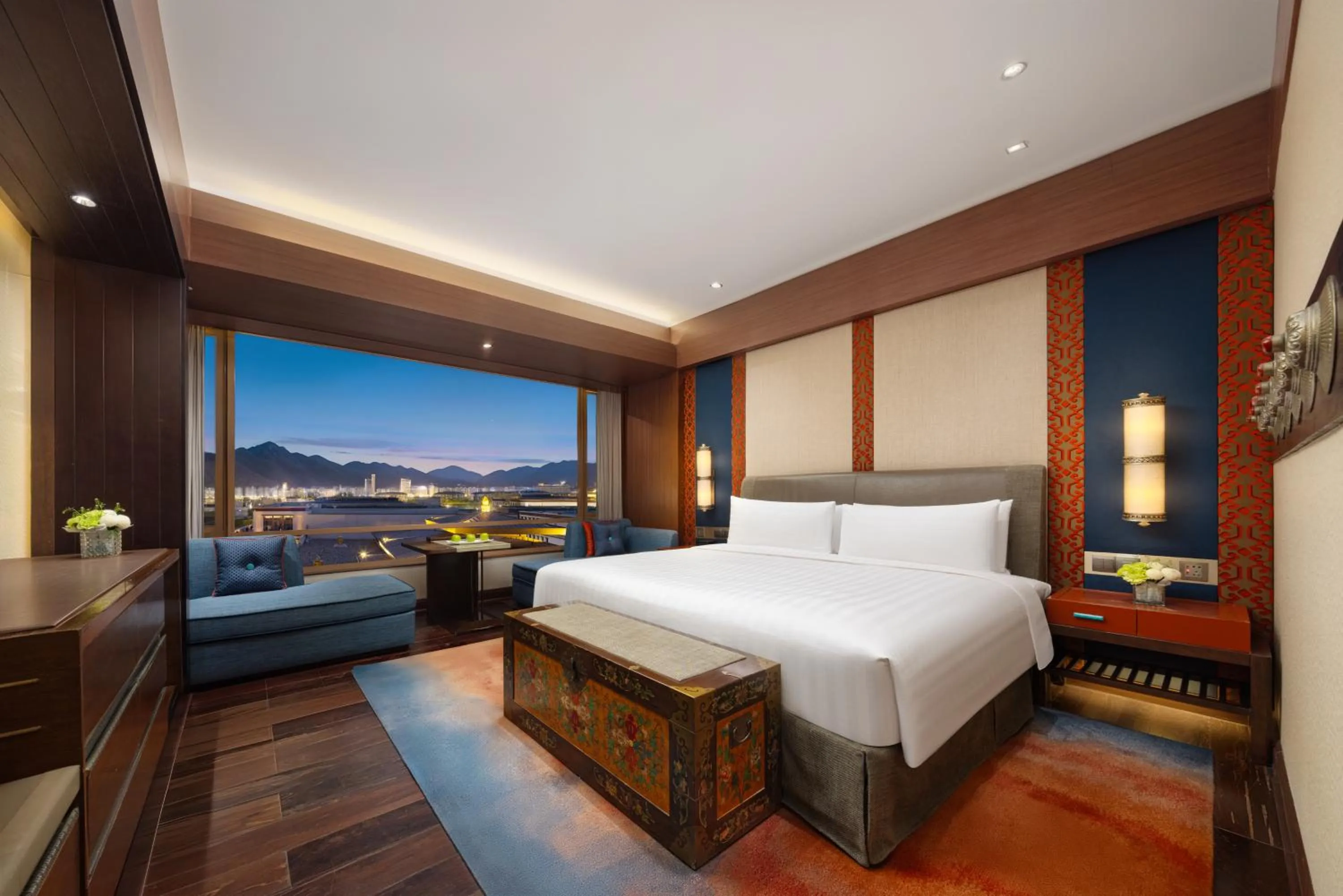 Bed in Shangri-La Lhasa