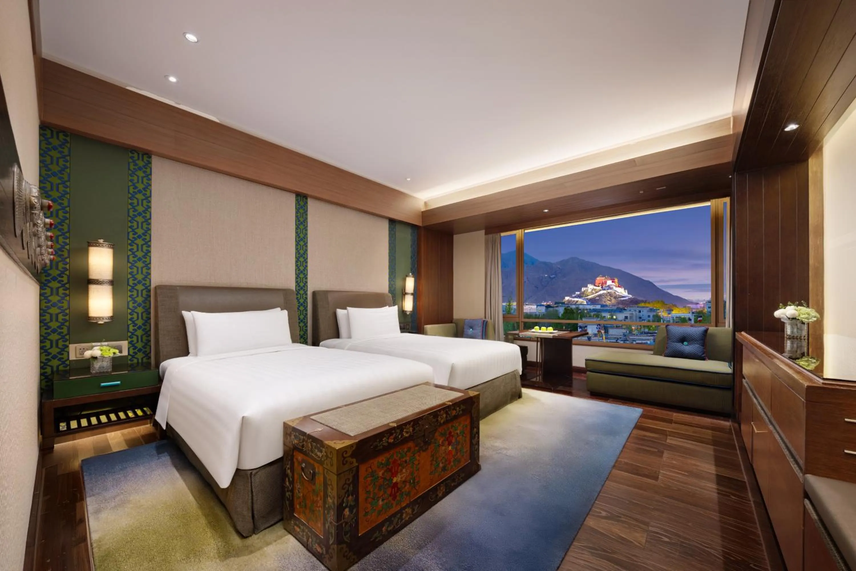 Bed in Shangri-La Lhasa