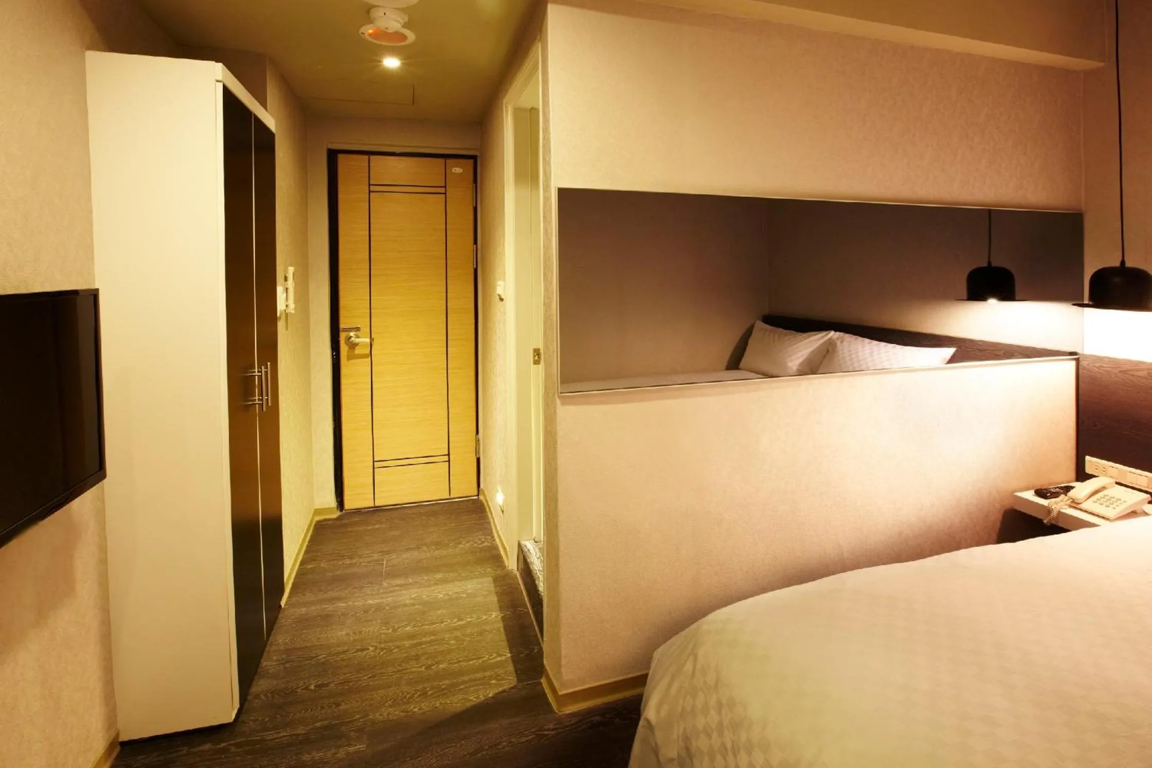 Photo of the whole room, Bed in Main Inn Taipei