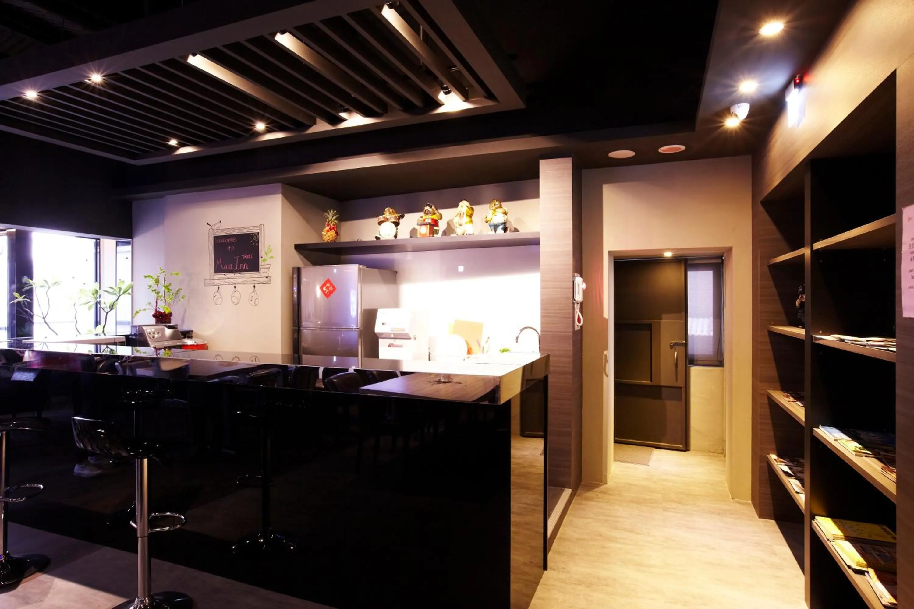 Communal lounge/ TV room in Main Inn Taipei