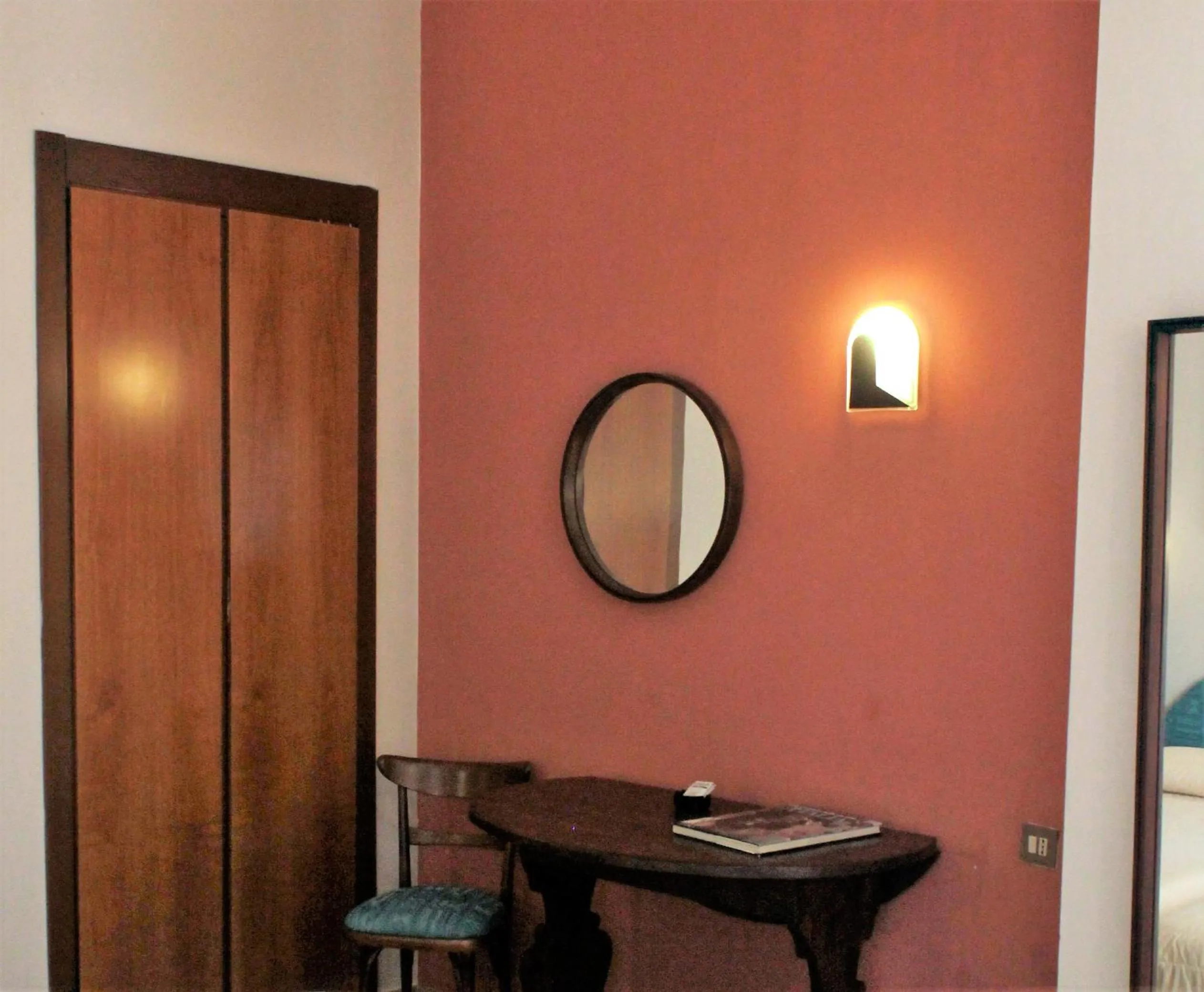 Hotel Napoleon - City & Station