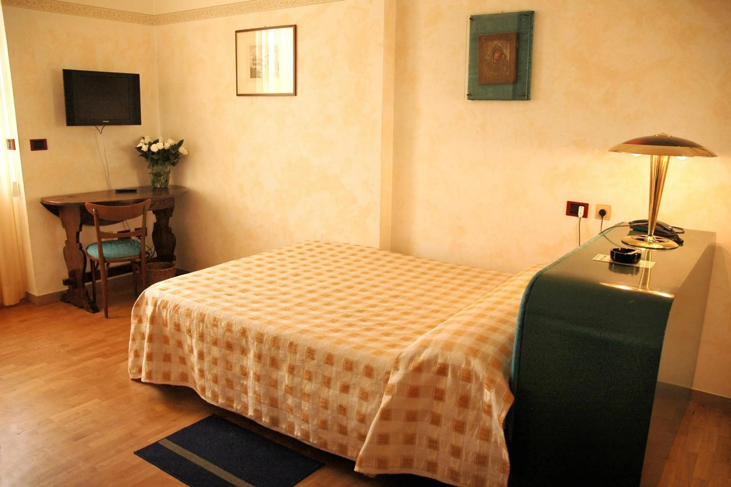 Bed in Hotel Napoleon - City & Station