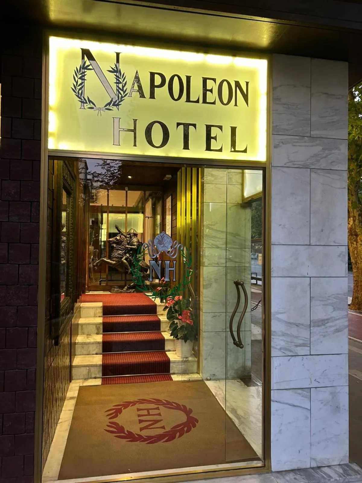 Hotel Napoleon - City & Station