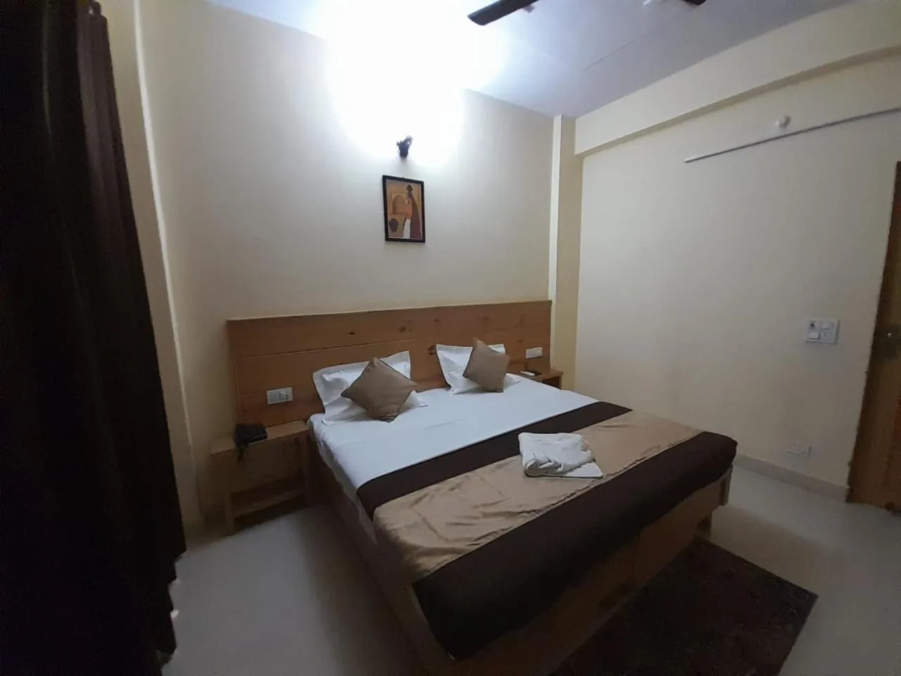 Bedroom, Bed in Hotel Krishna Rishikesh