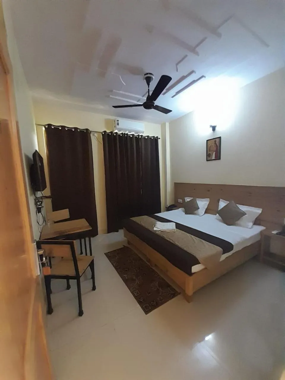 Photo of the whole room, Bed in Hotel Krishna Rishikesh