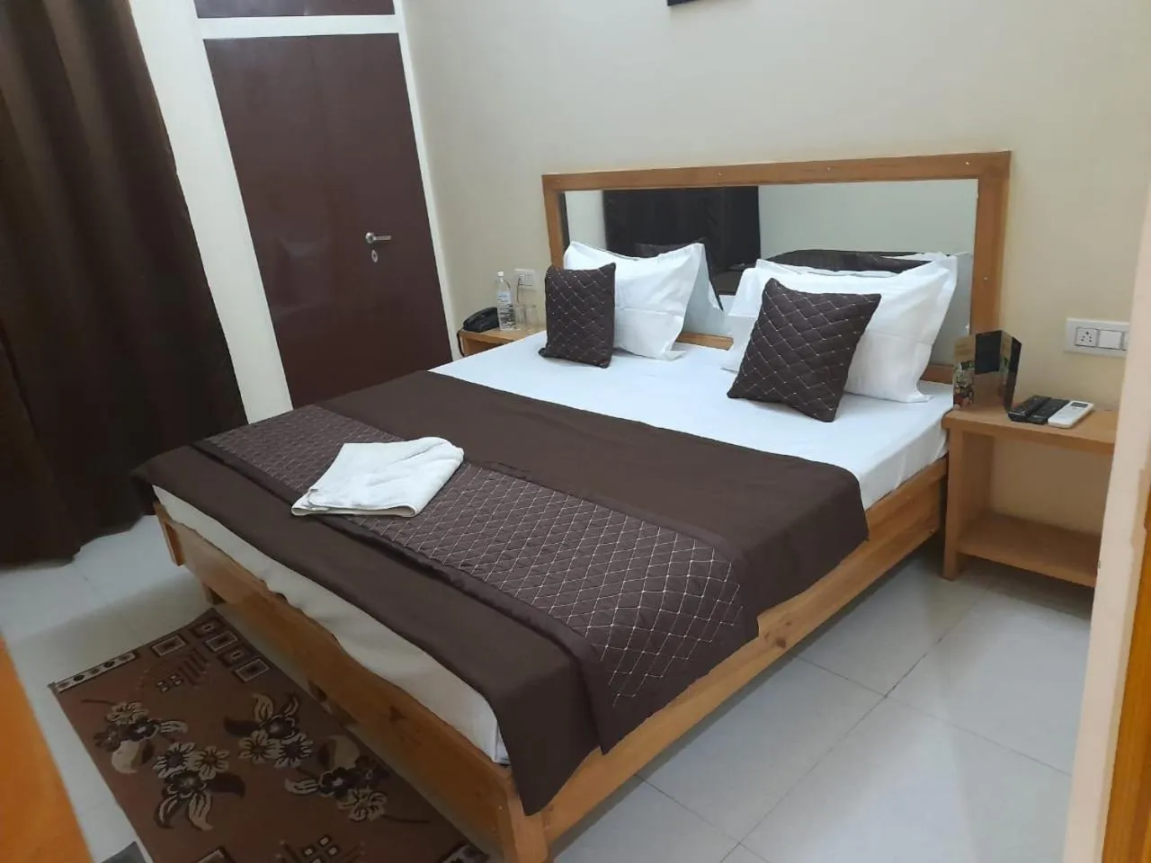 Bed in Hotel Krishna Rishikesh