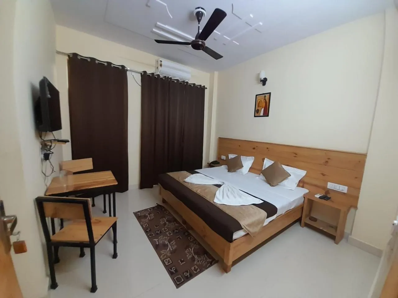 Bed in Hotel Krishna Rishikesh