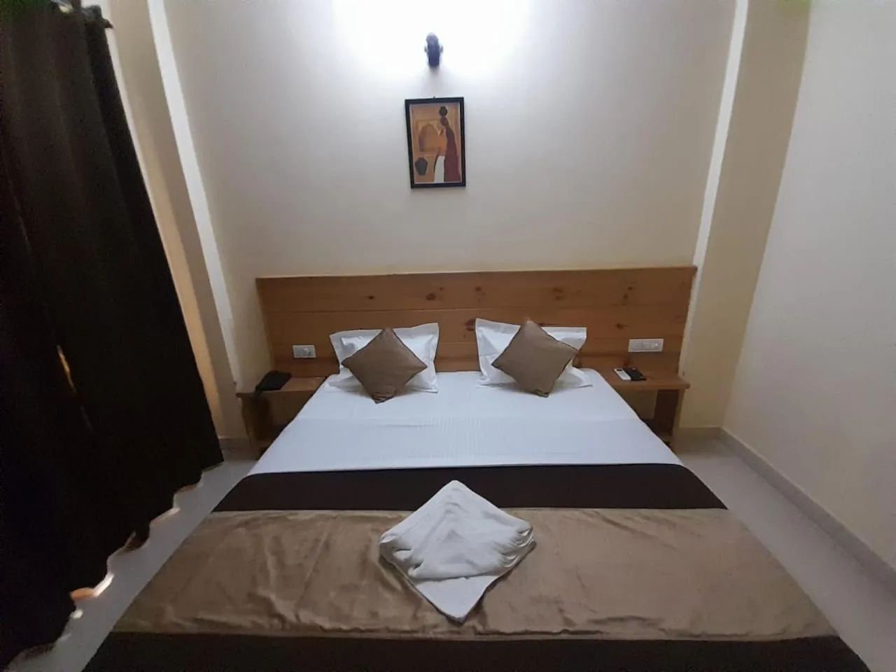 Bedroom, Bed in Hotel Krishna Rishikesh