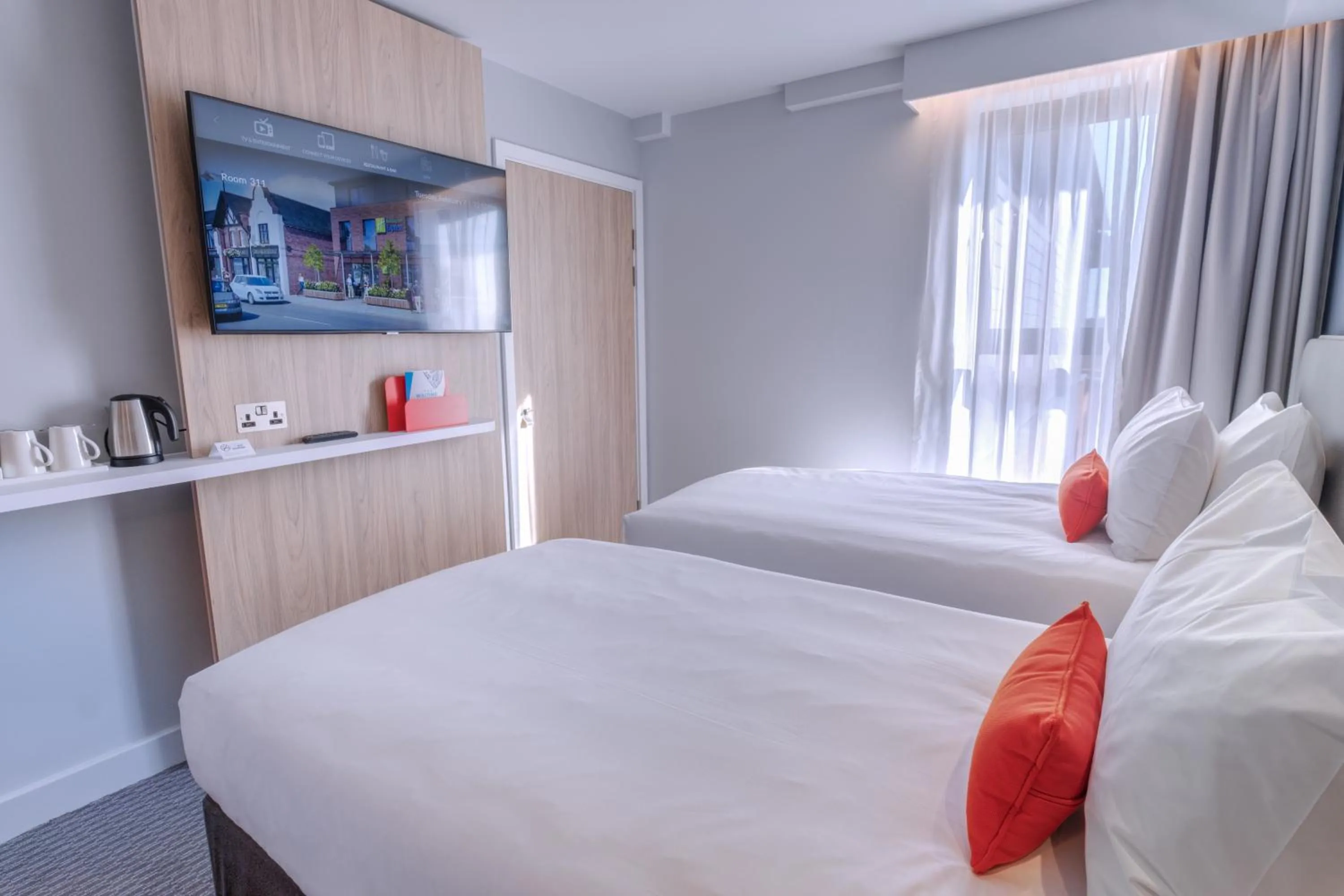 Bed in Holiday Inn Express - Fleet by IHG