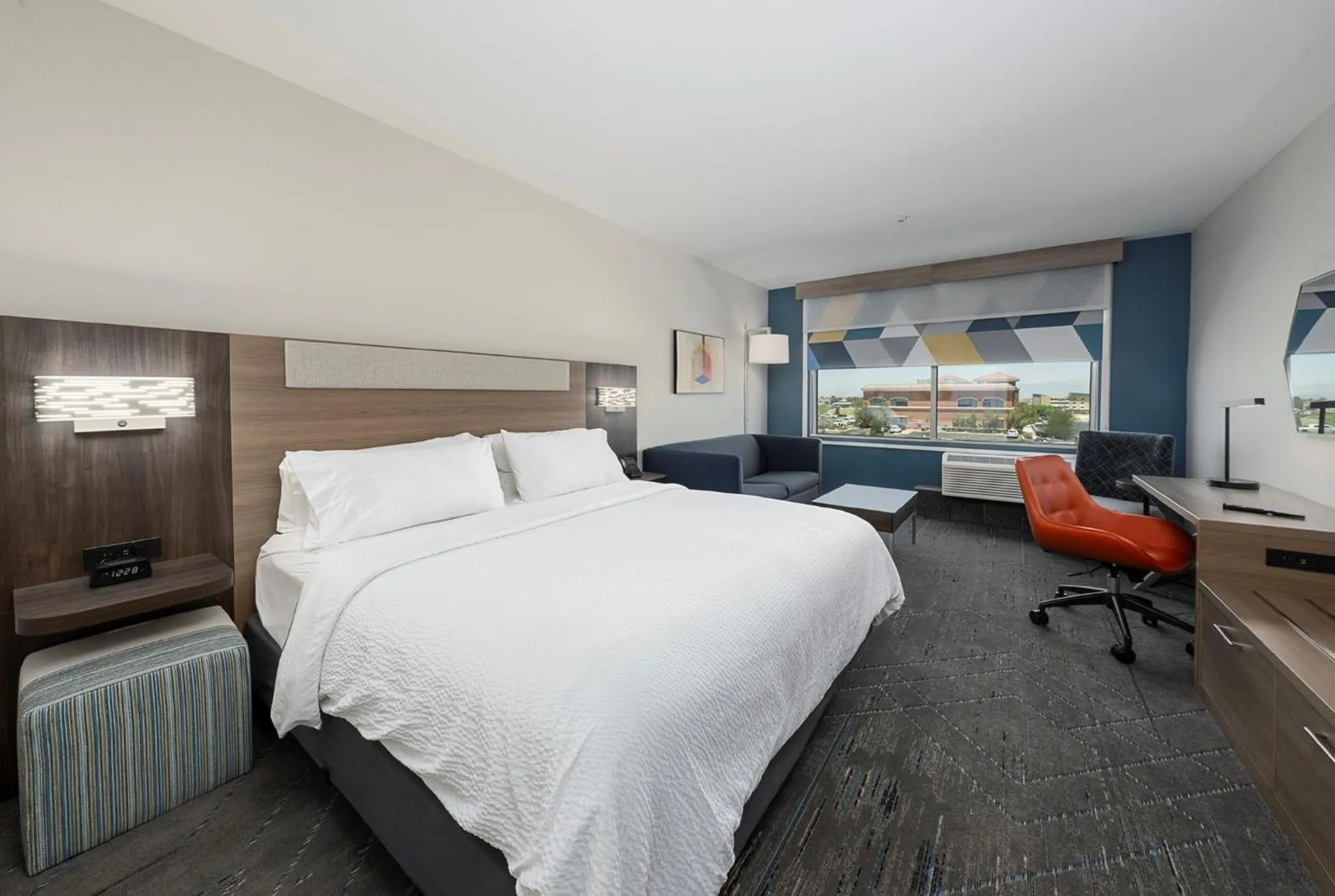 Bedroom, Bed in Holiday Inn Express & Suites Ridgecrest - China Lake by IHG
