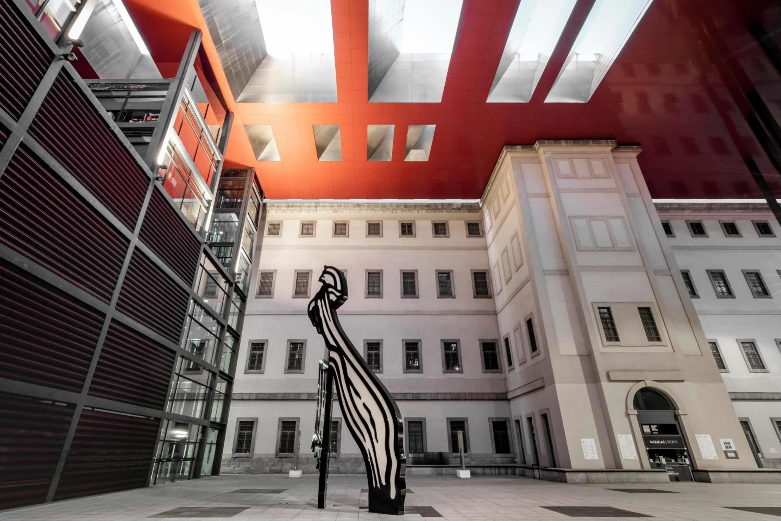 Neighbourhood in Bob W Madrid Atocha