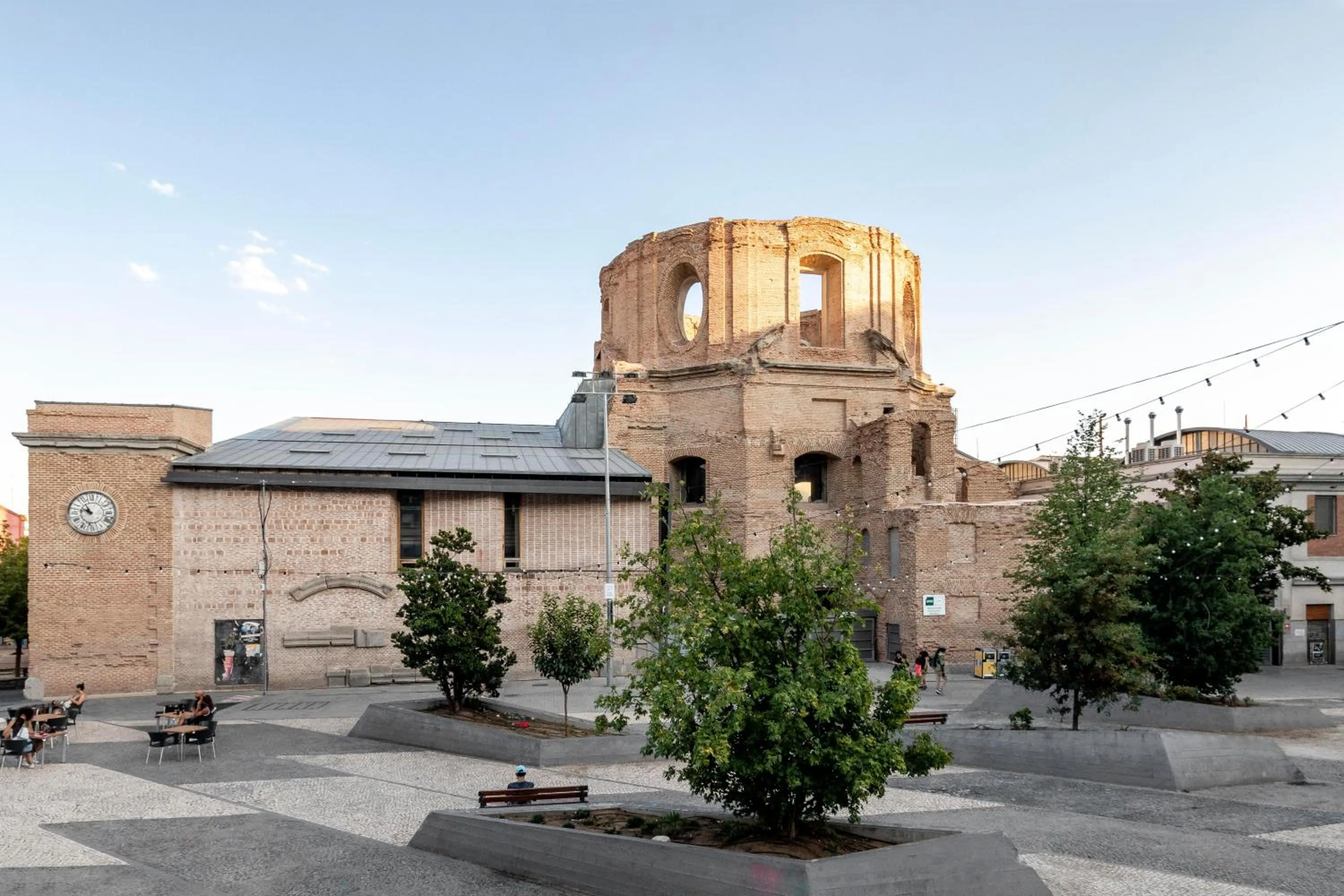 Neighbourhood in Bob W Madrid Atocha