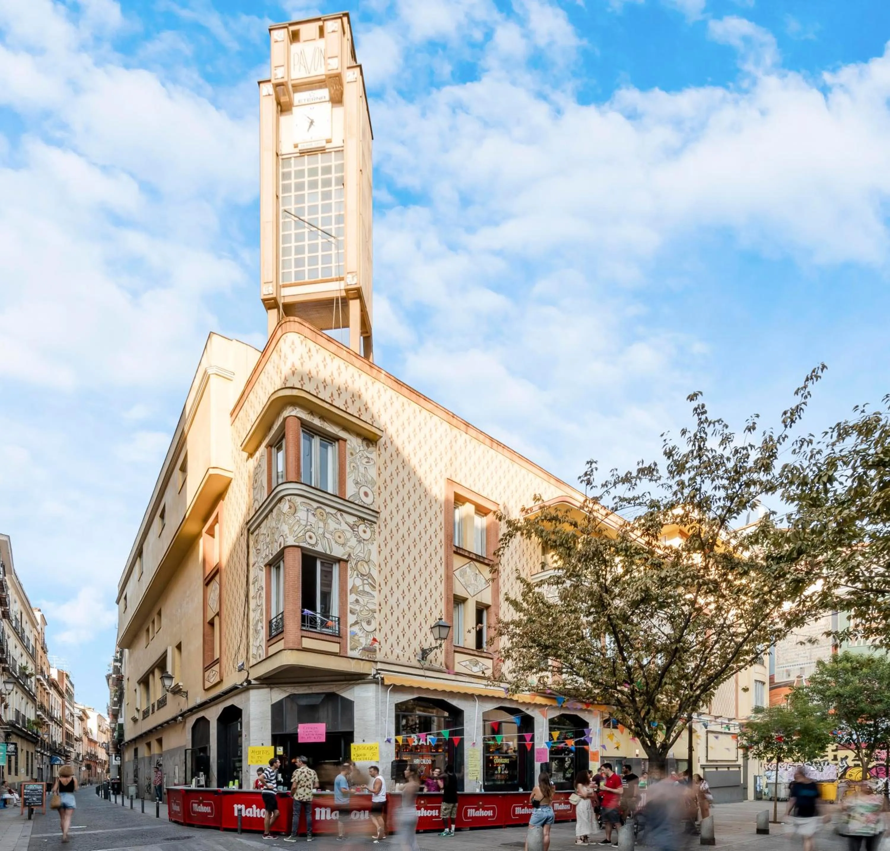 Neighbourhood in Bob W Madrid Atocha