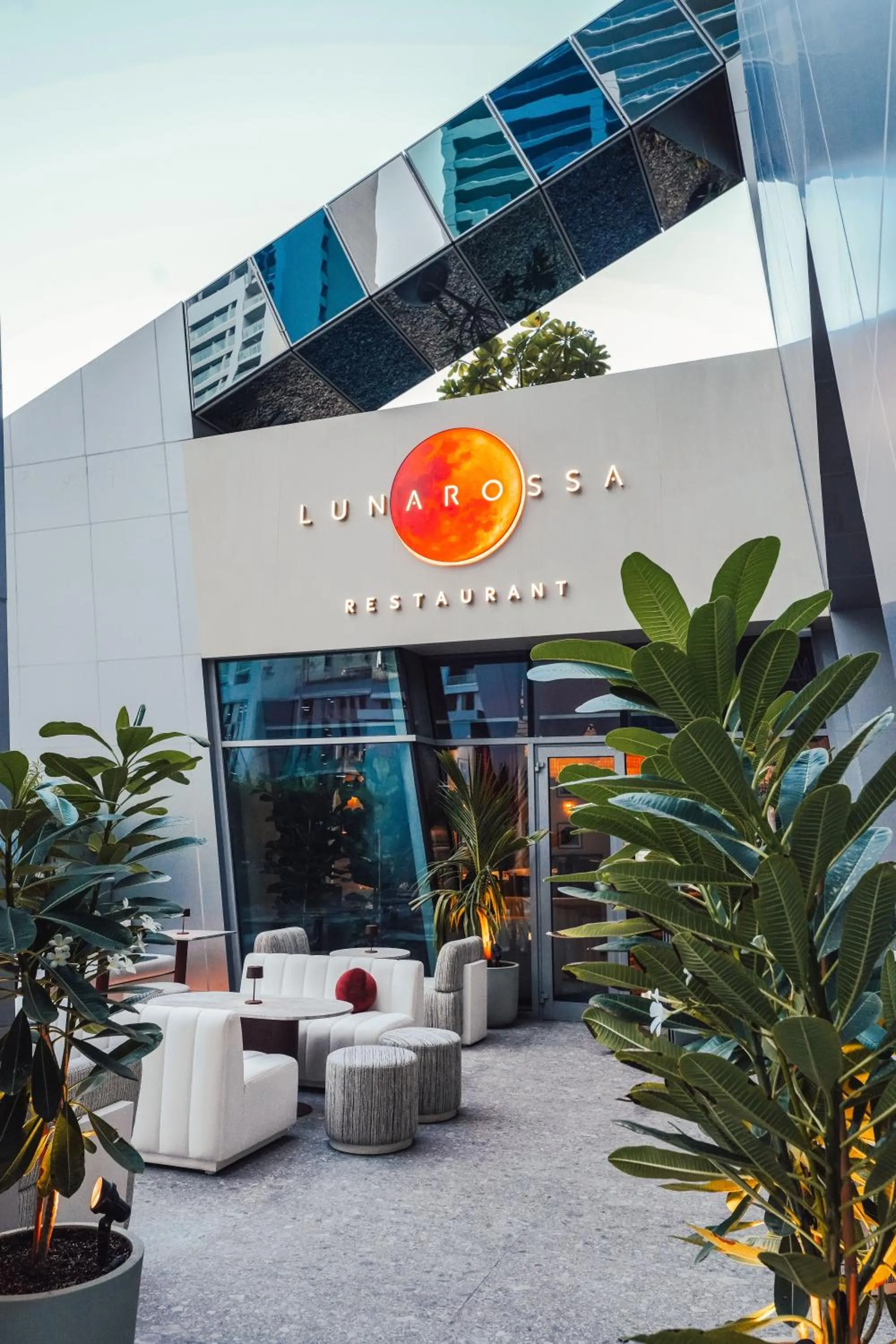 Restaurant/places to eat in Lusso Hometels J One Business Bay